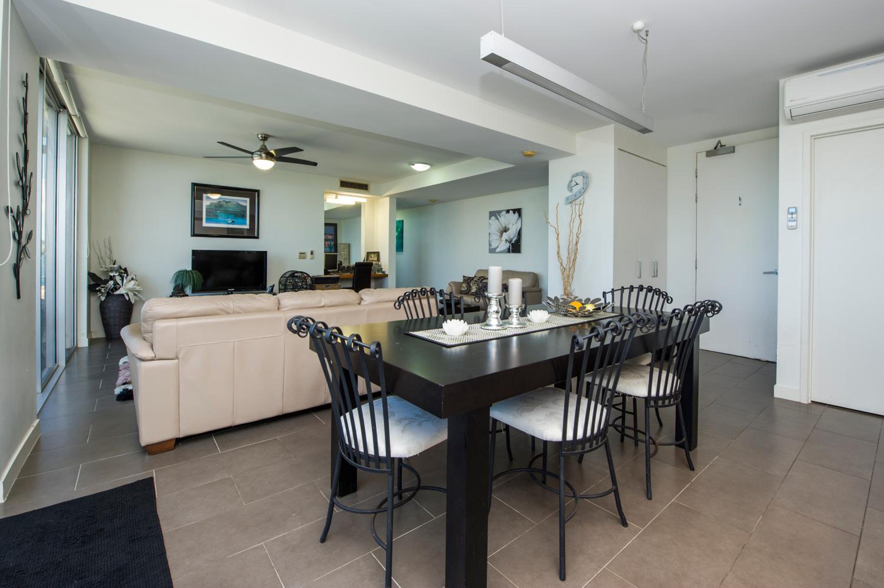 Panoramic Ocean Views 2 bed/2 bath Unit, Nelly Bay