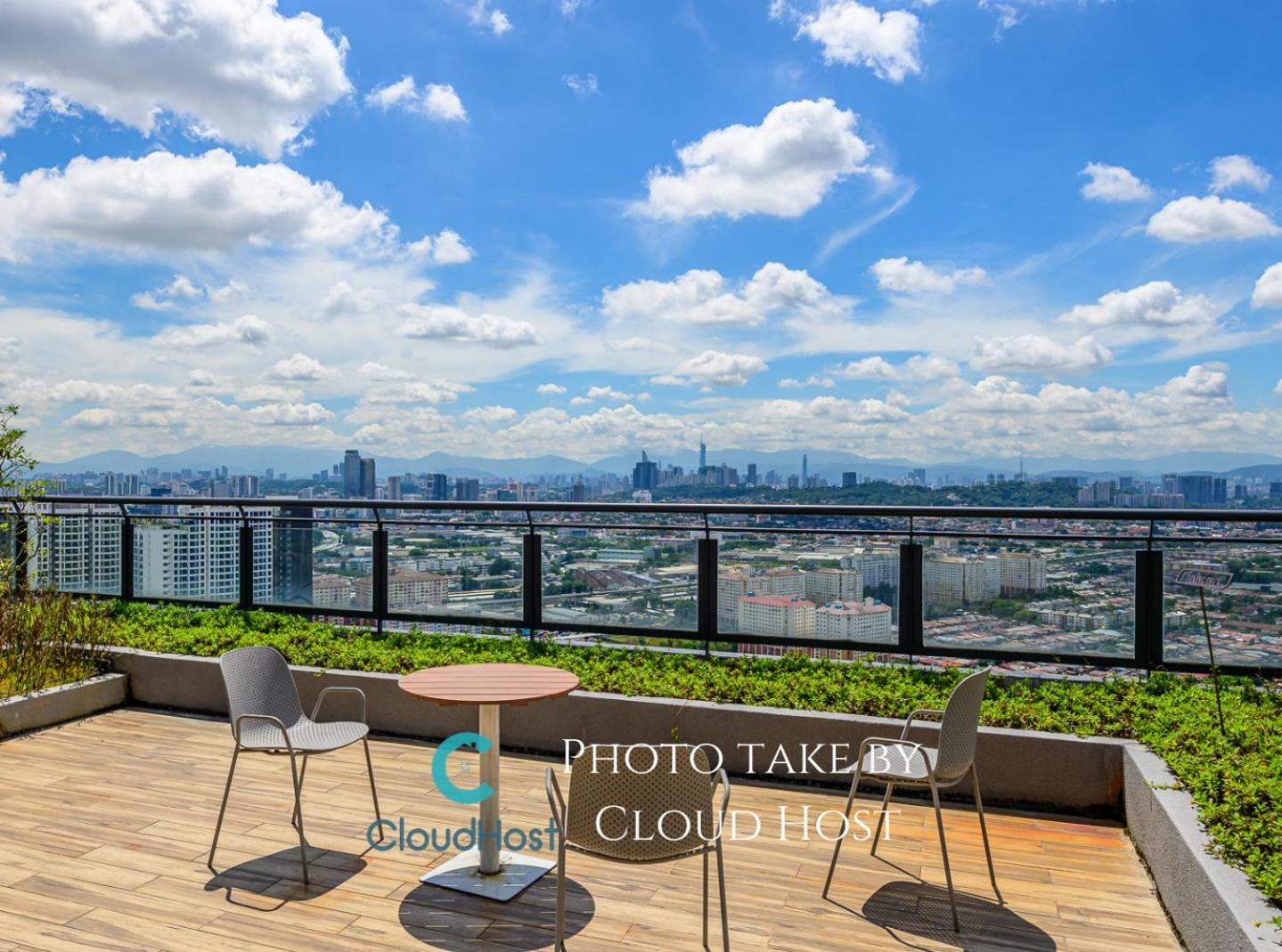 PJ Specious 3BR 7pax near Sunway Pyramid Mall by Cloud Host