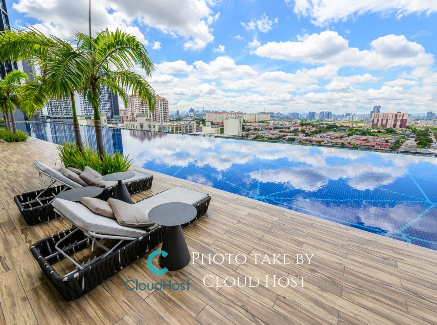 PJ Specious 3BR 7pax near Sunway Pyramid Mall by Cloud Host