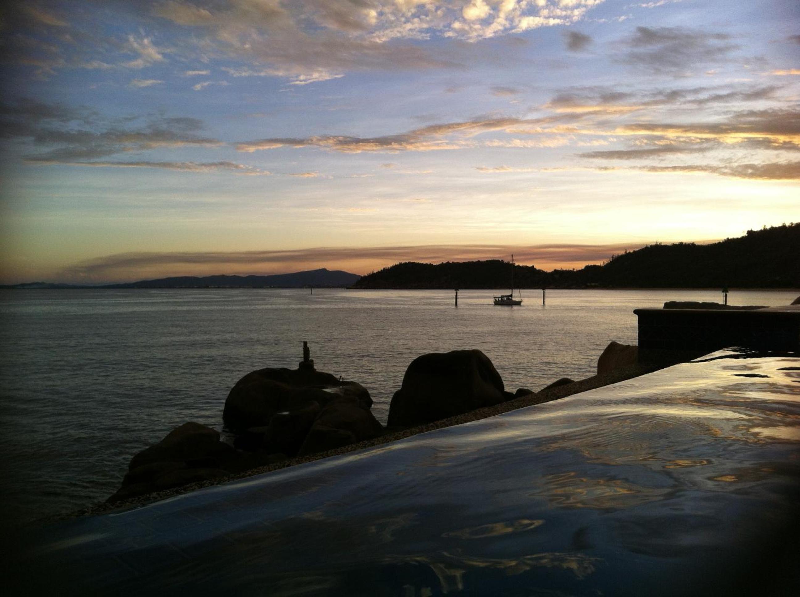 Panoramic Ocean Views 2 bed/2 bath Unit, Nelly Bay