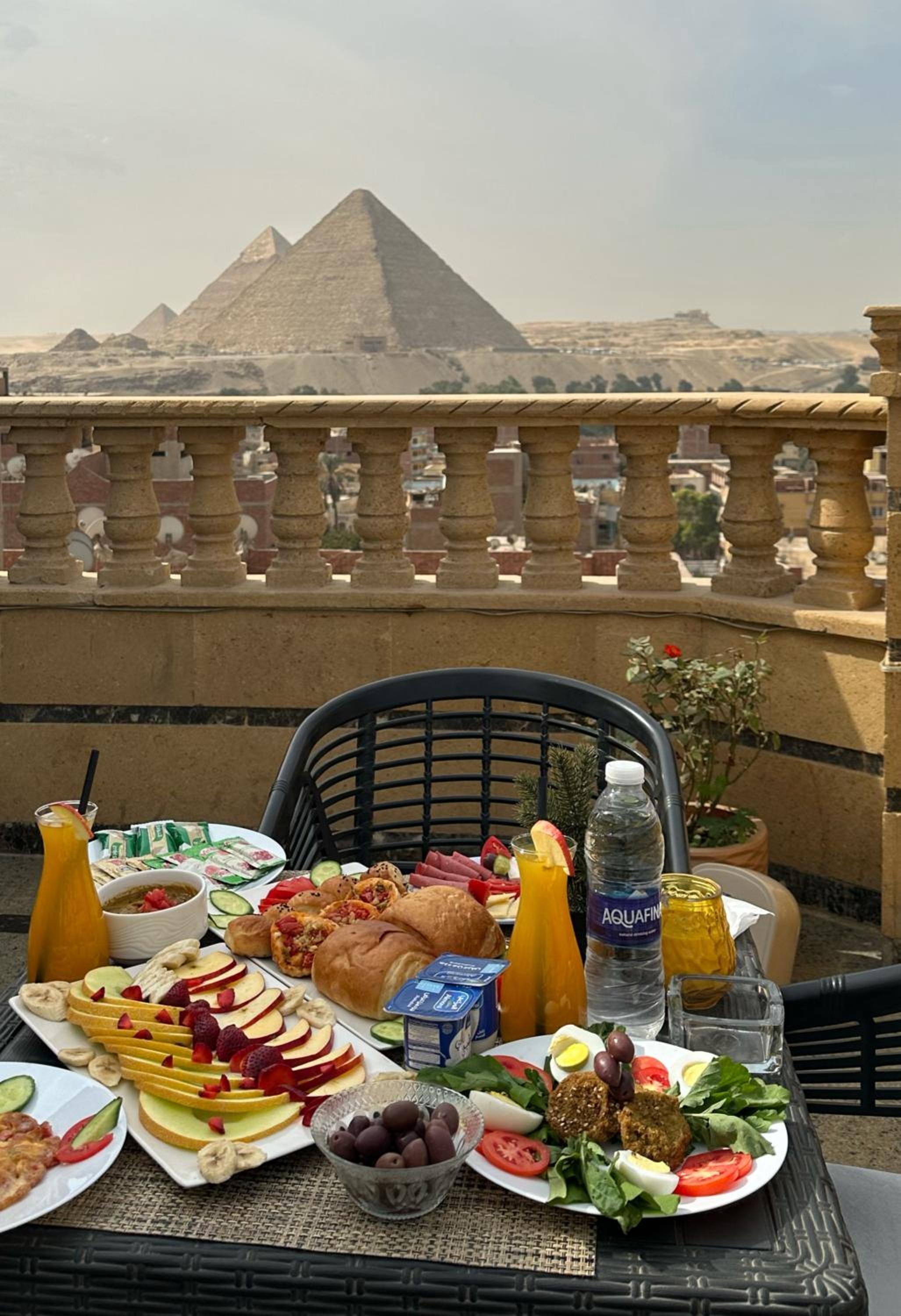 Crowne Pyramids View inn