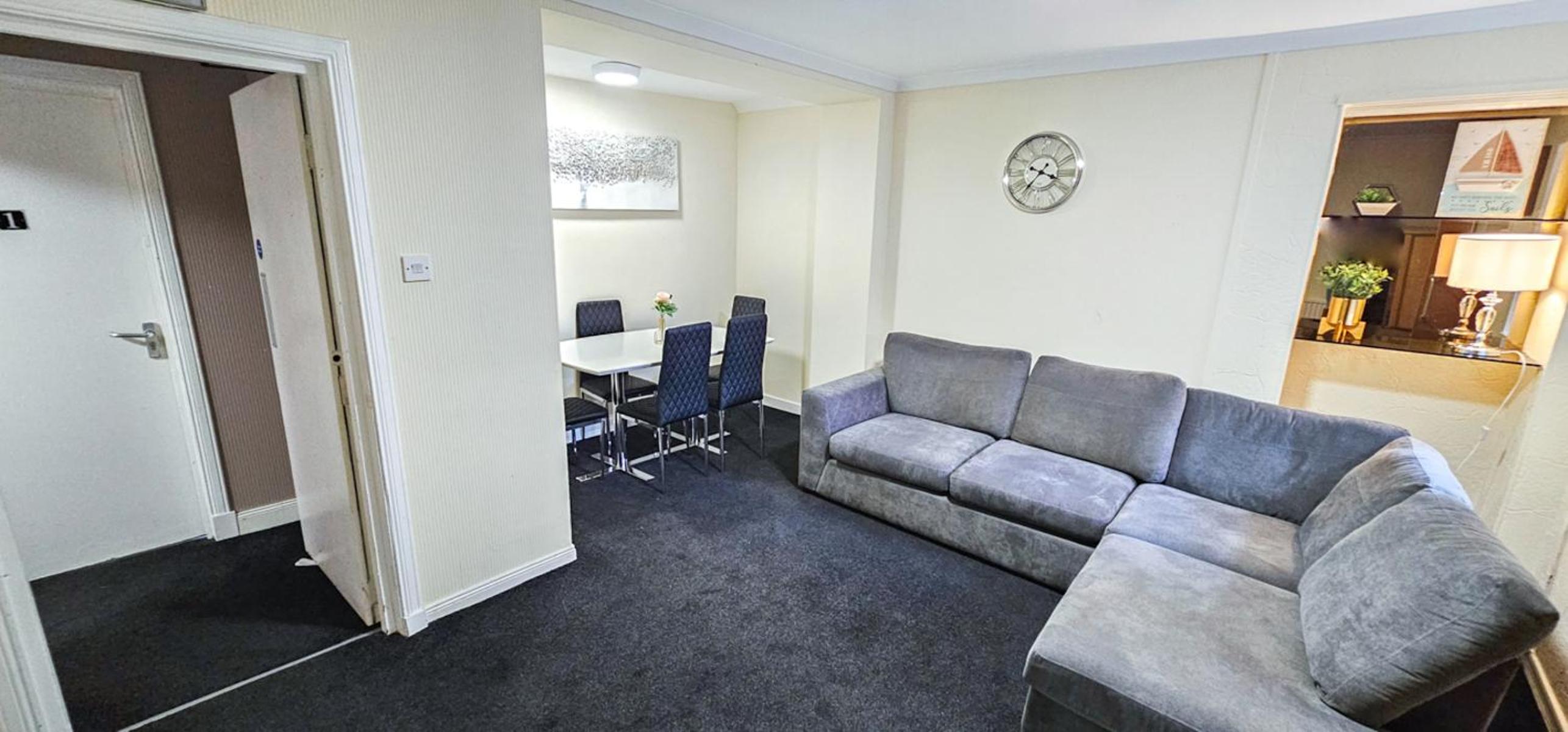mySTAYINN Telford 7 Bedroom House view 4