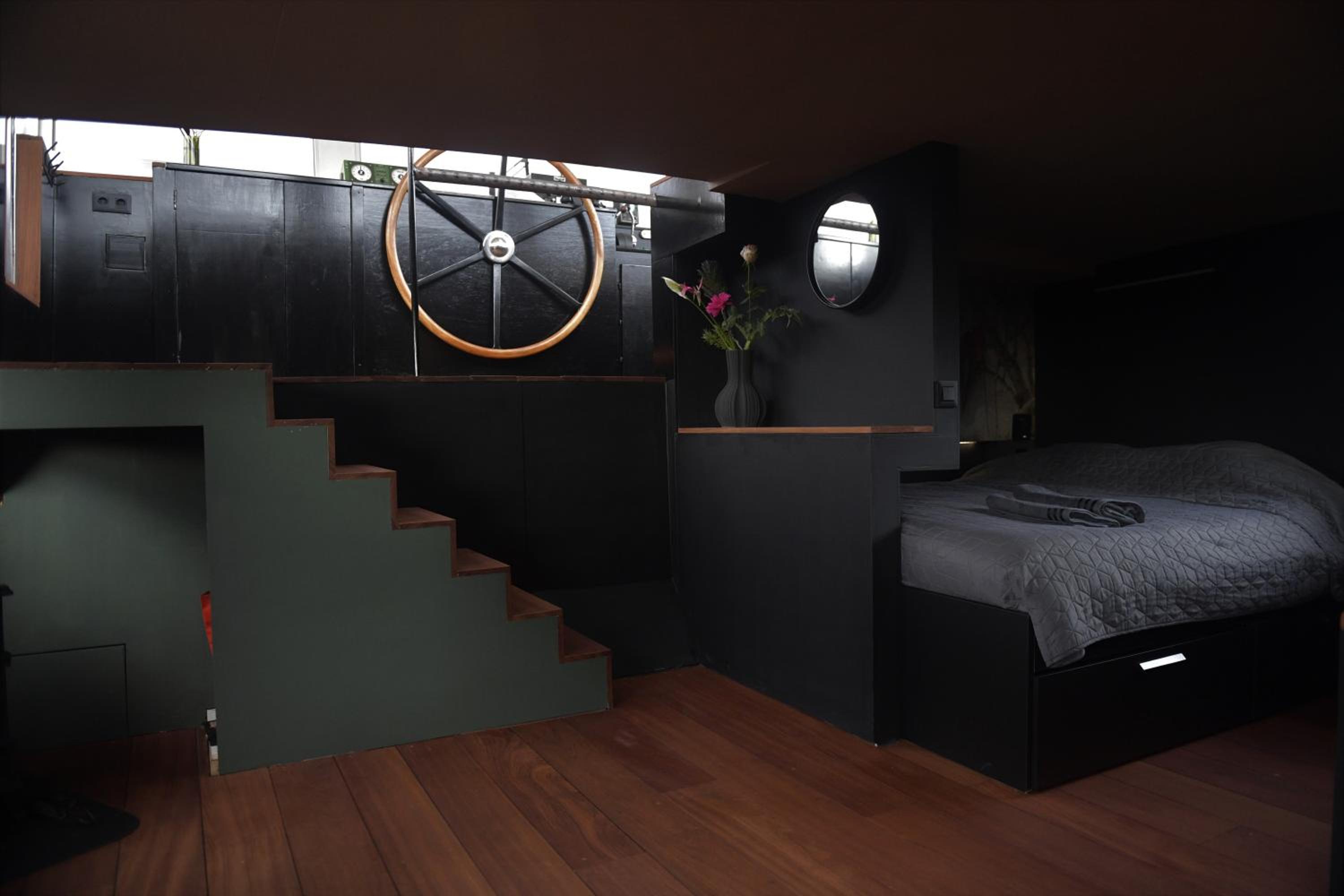 WHEELHOUSE EUPHRATE HOUSEBOAT