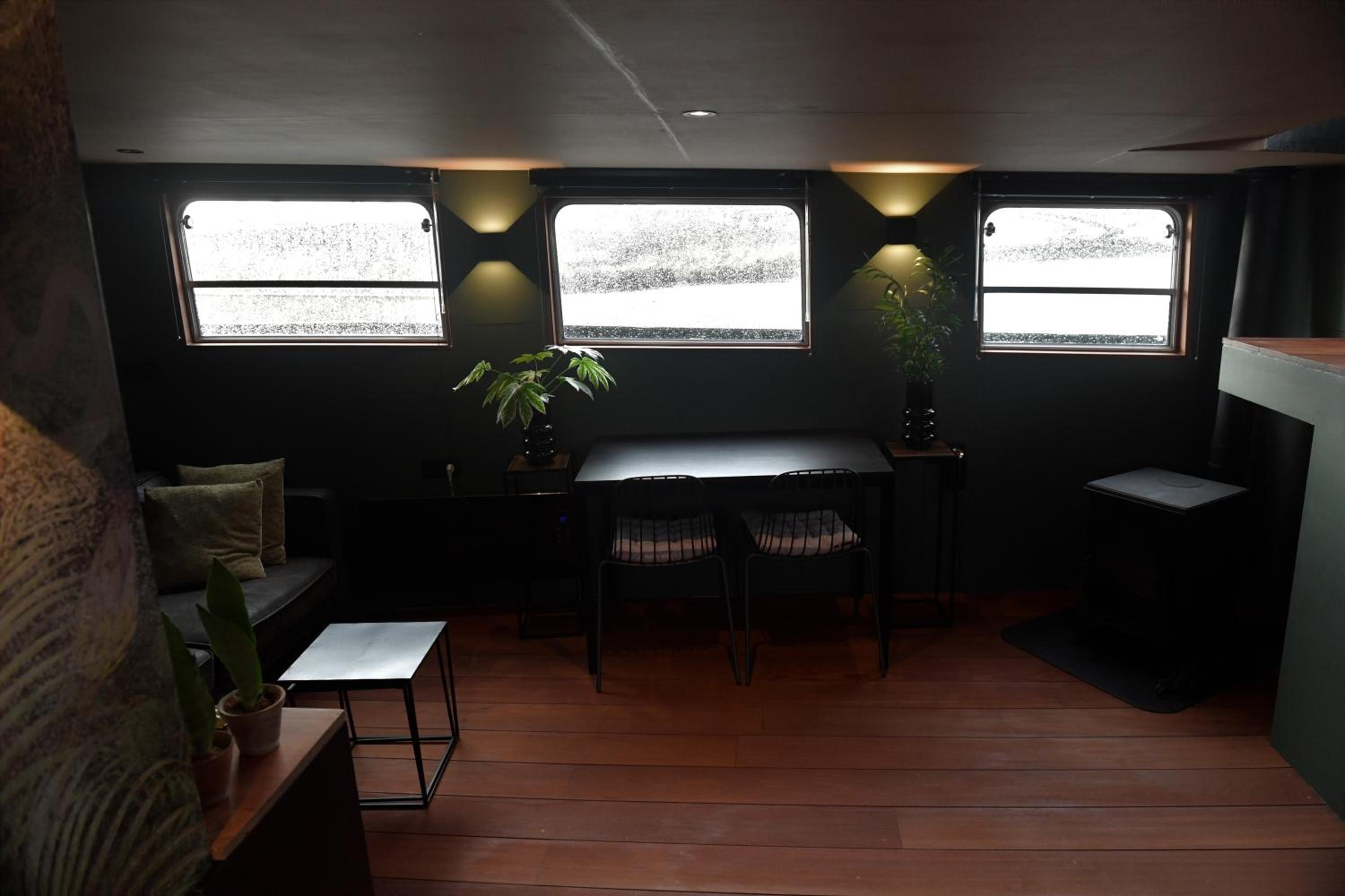 WHEELHOUSE EUPHRATE HOUSEBOAT