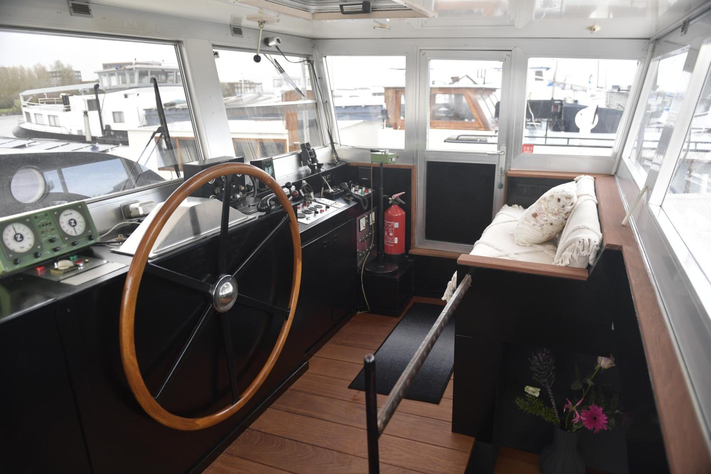 WHEELHOUSE EUPHRATE HOUSEBOAT