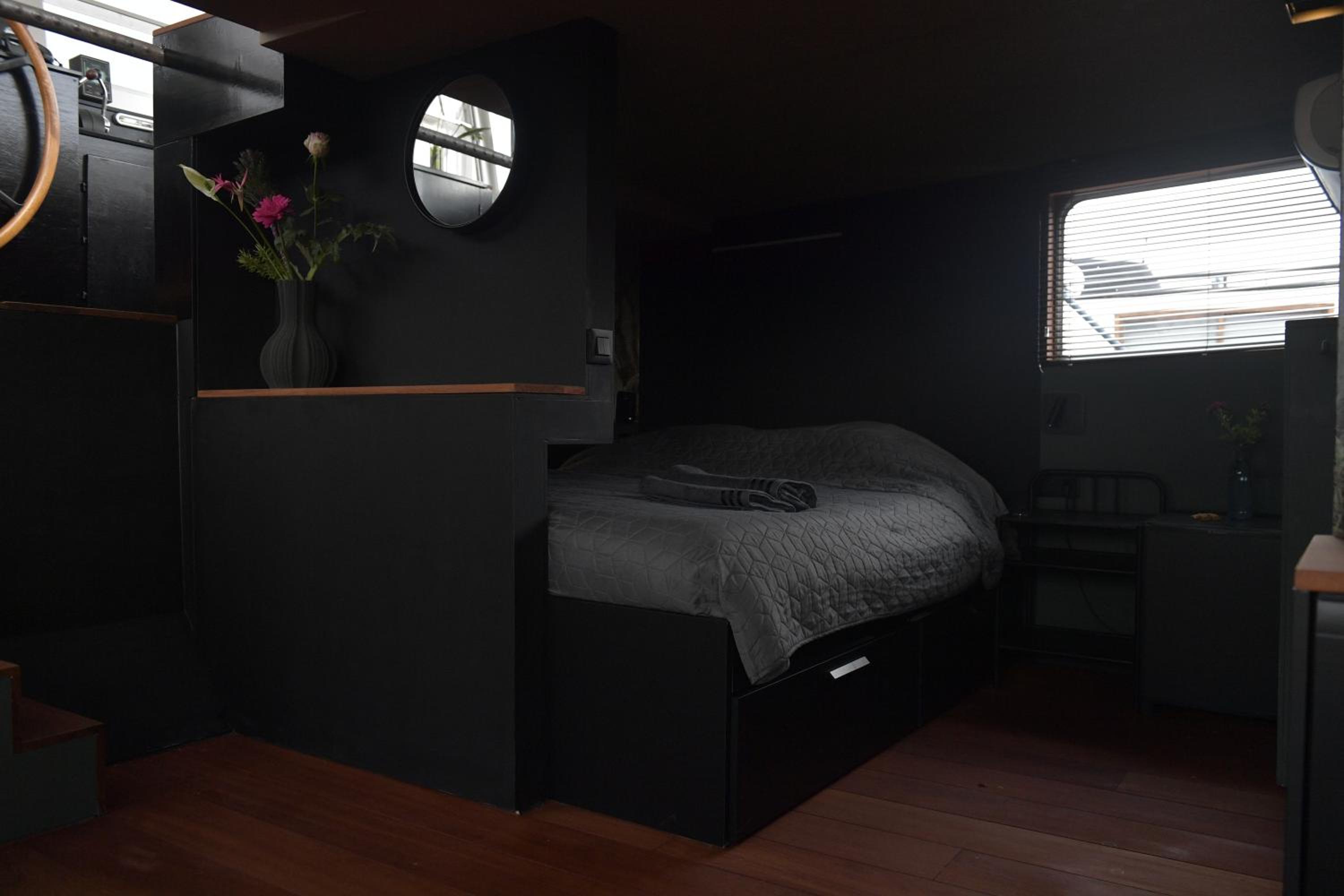 WHEELHOUSE EUPHRATE HOUSEBOAT
