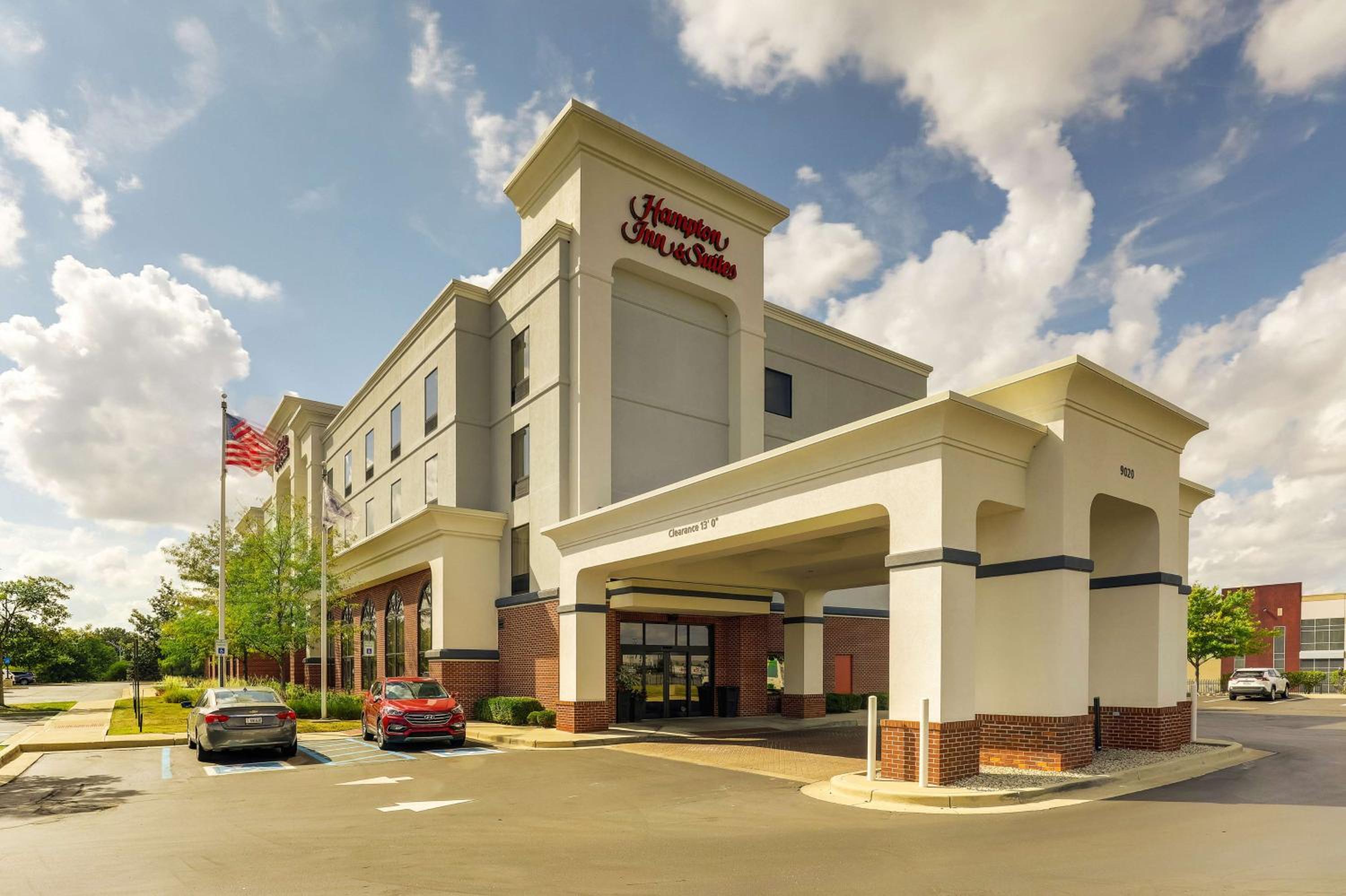 Hotel Hampton Inn & Suites Indianapolis-Airport - Image 1