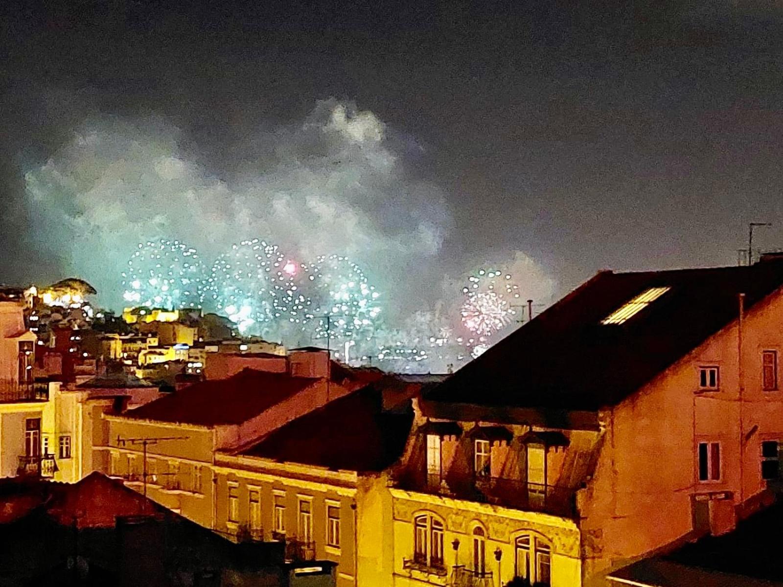 Eddie Rooftop Lisbon center view 4