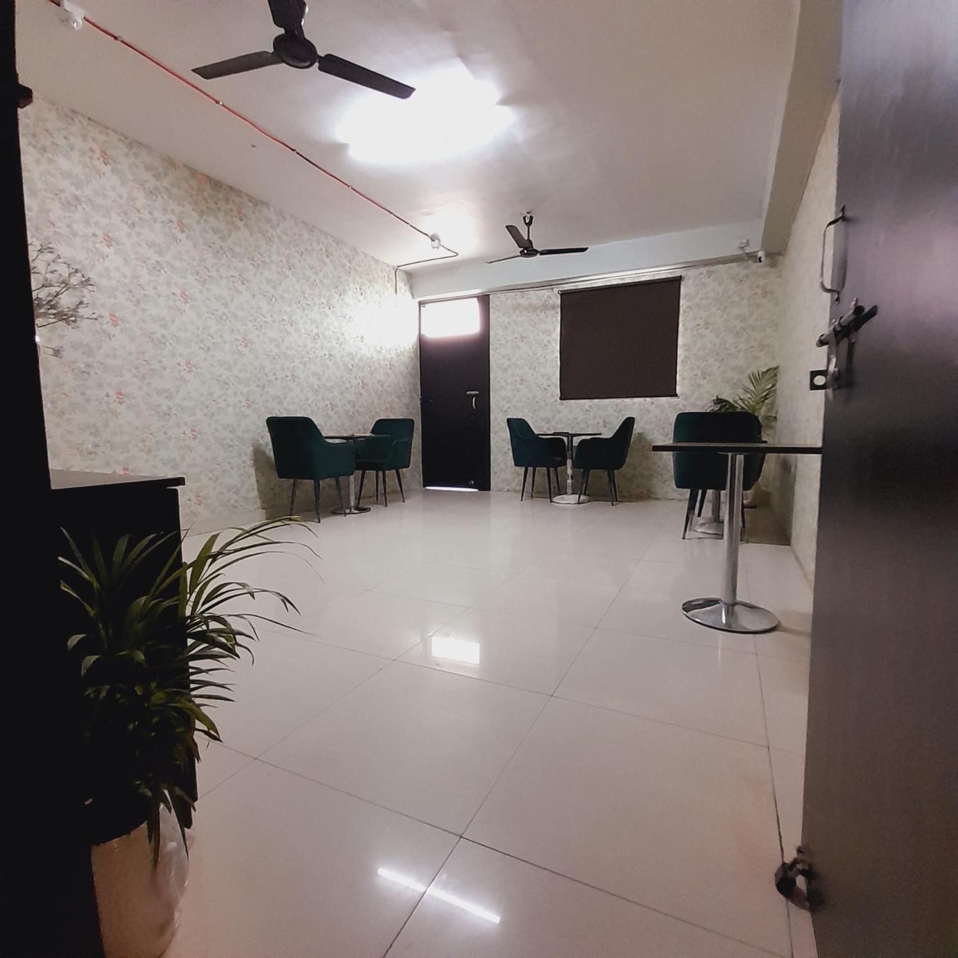 Homestay at Kashmiri Gate Metro & Old Delhi Railway Station