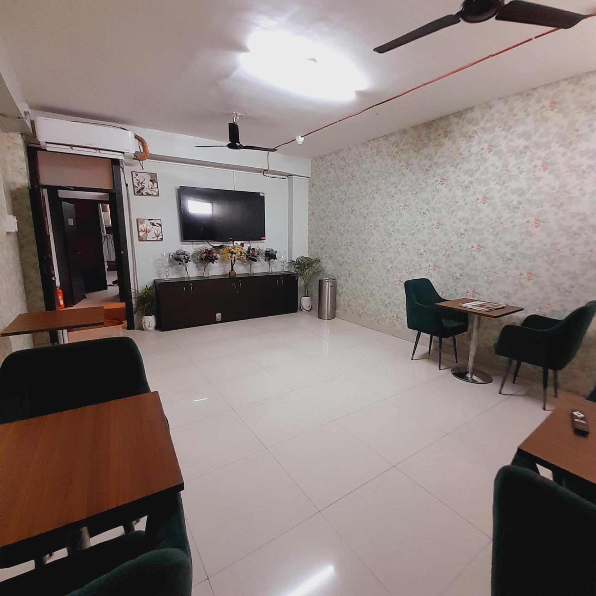 Homestay at Kashmiri Gate Metro & Old Delhi Railway Station