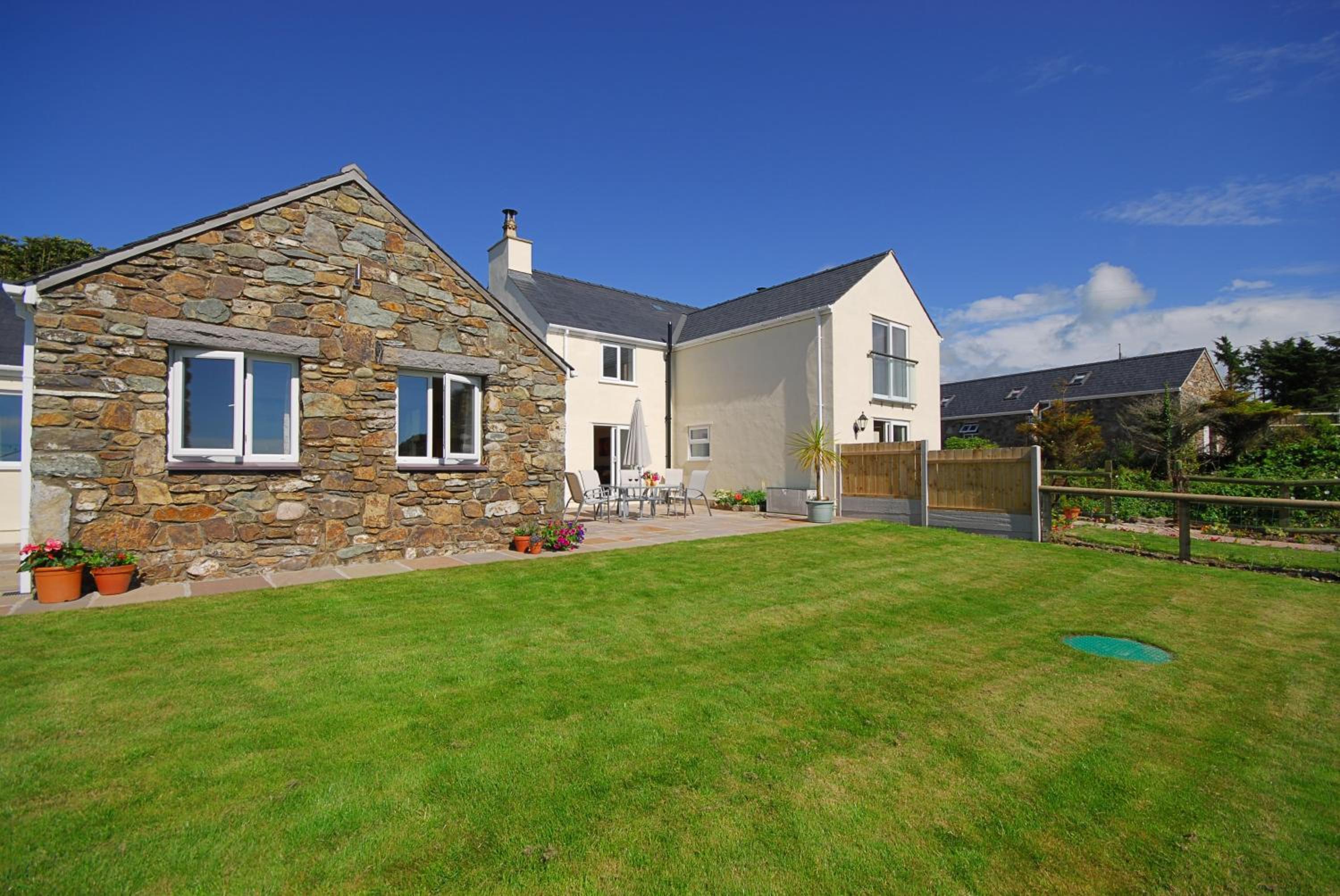 Gadlys Cottage Sea Views Dog Friendly view 4