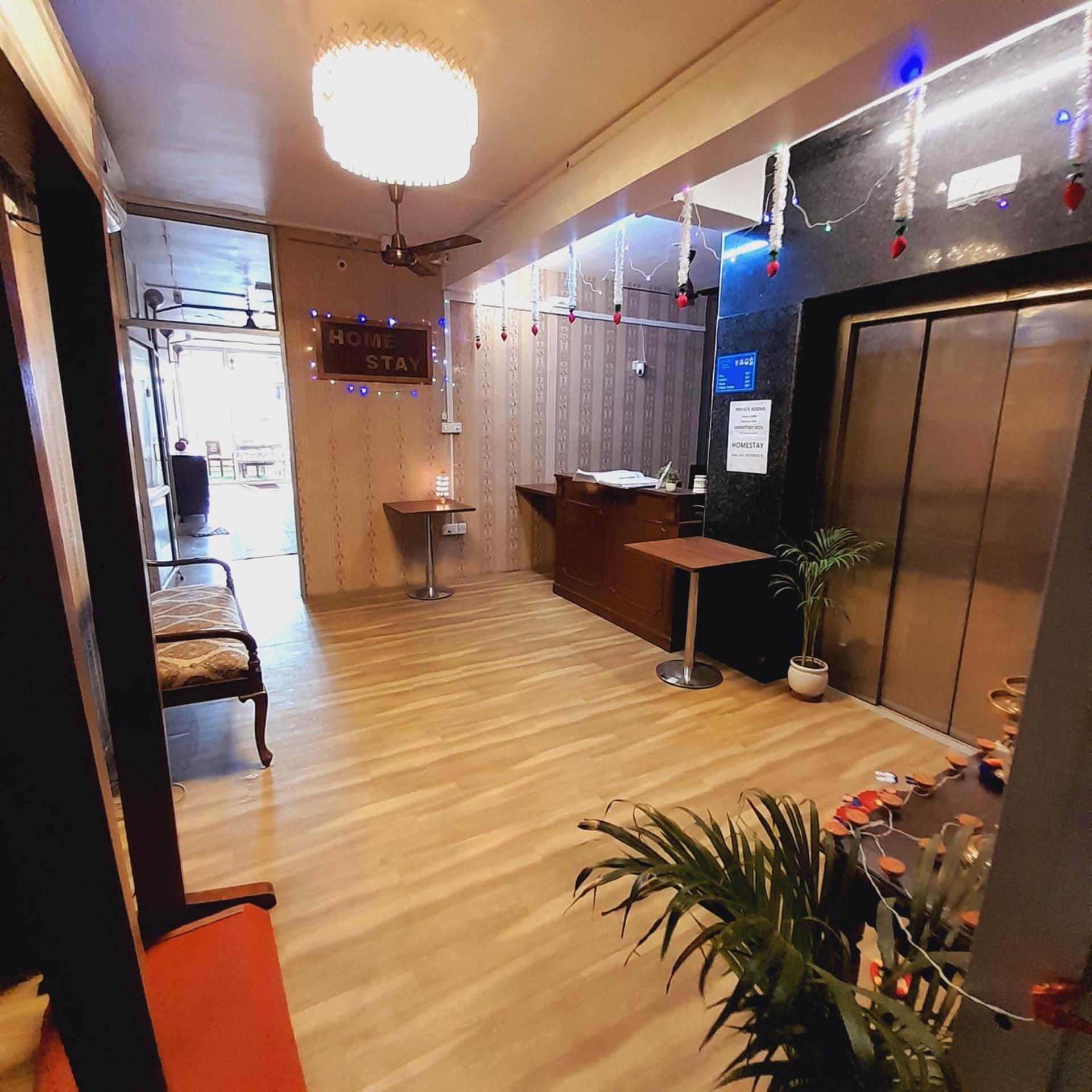 Homestay at Kashmiri Gate Metro & Old Delhi Railway Station