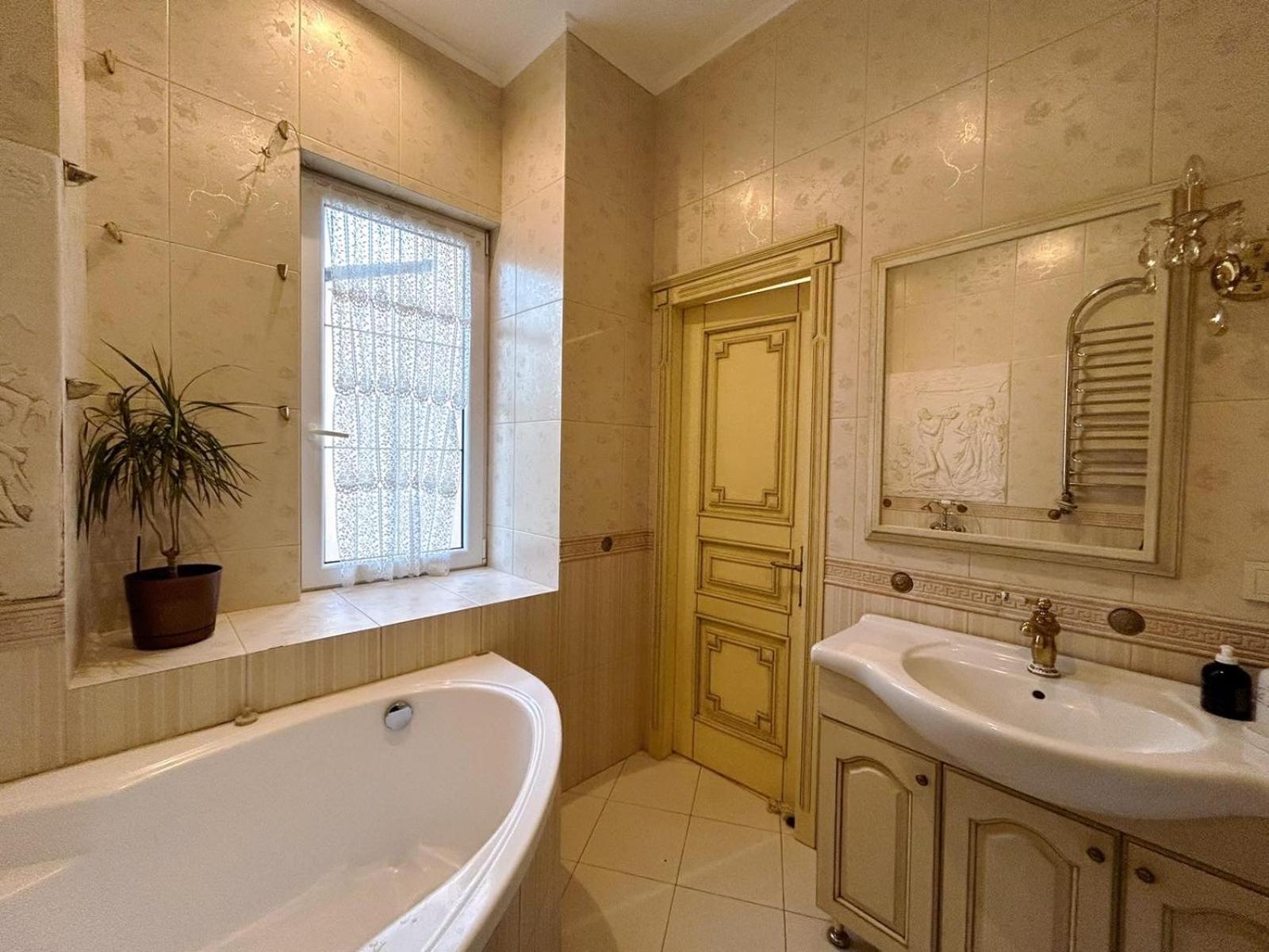 GoldenApartmentLviv