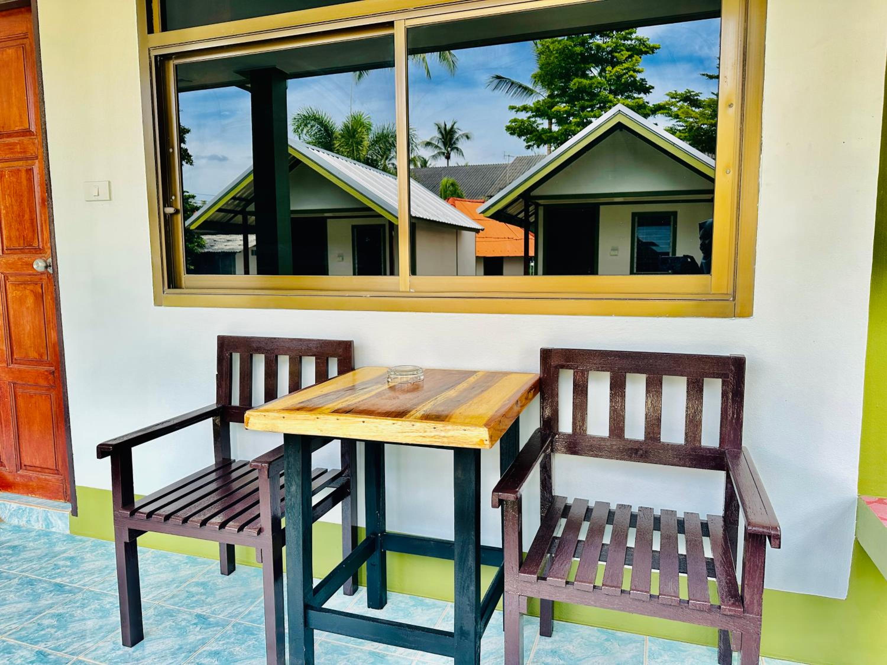 Lanta L.D. Beach Bungalow