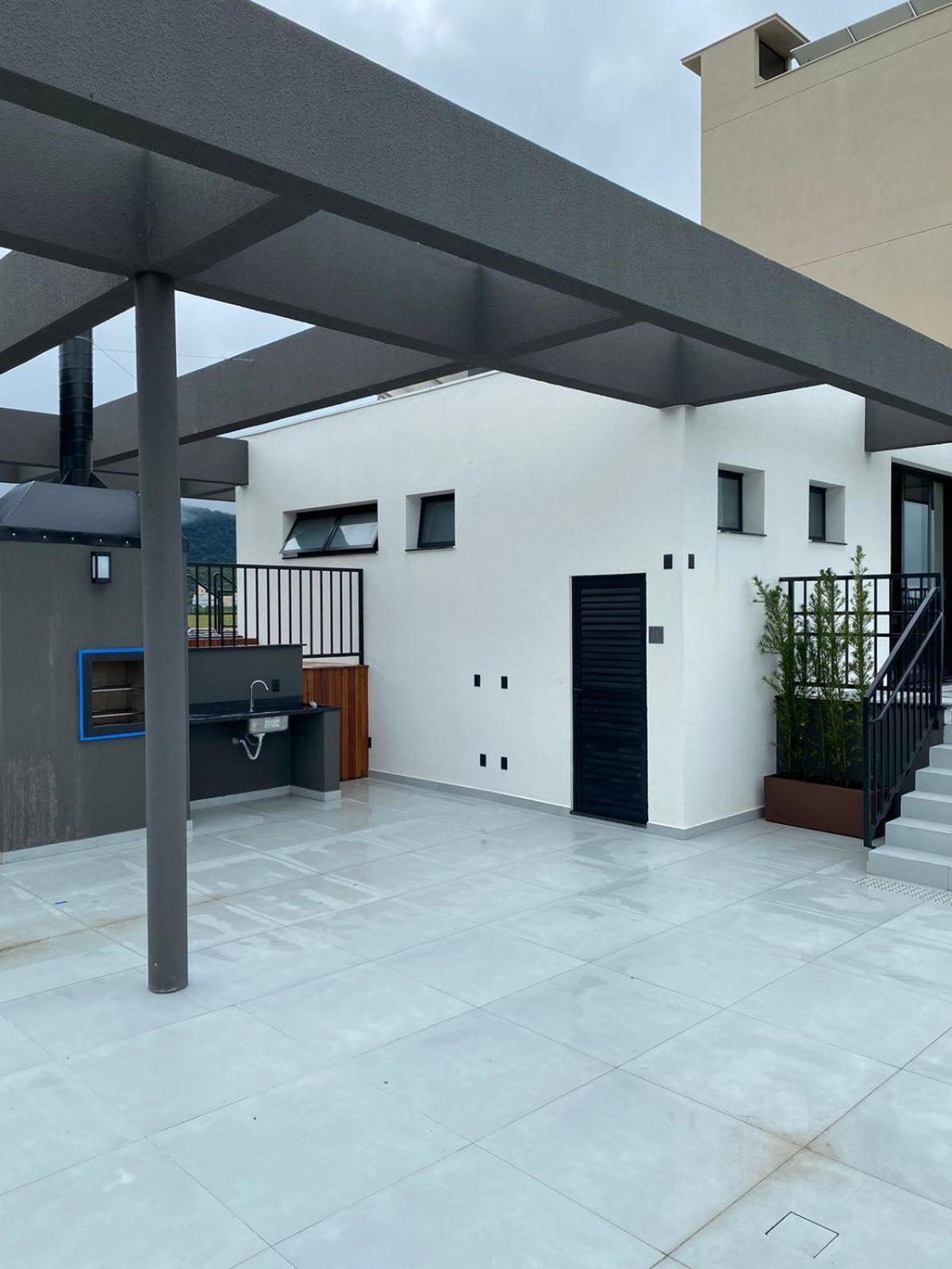 Loft Moderno, 500m Praia, Piscina, Sauna, WiFi 1GB