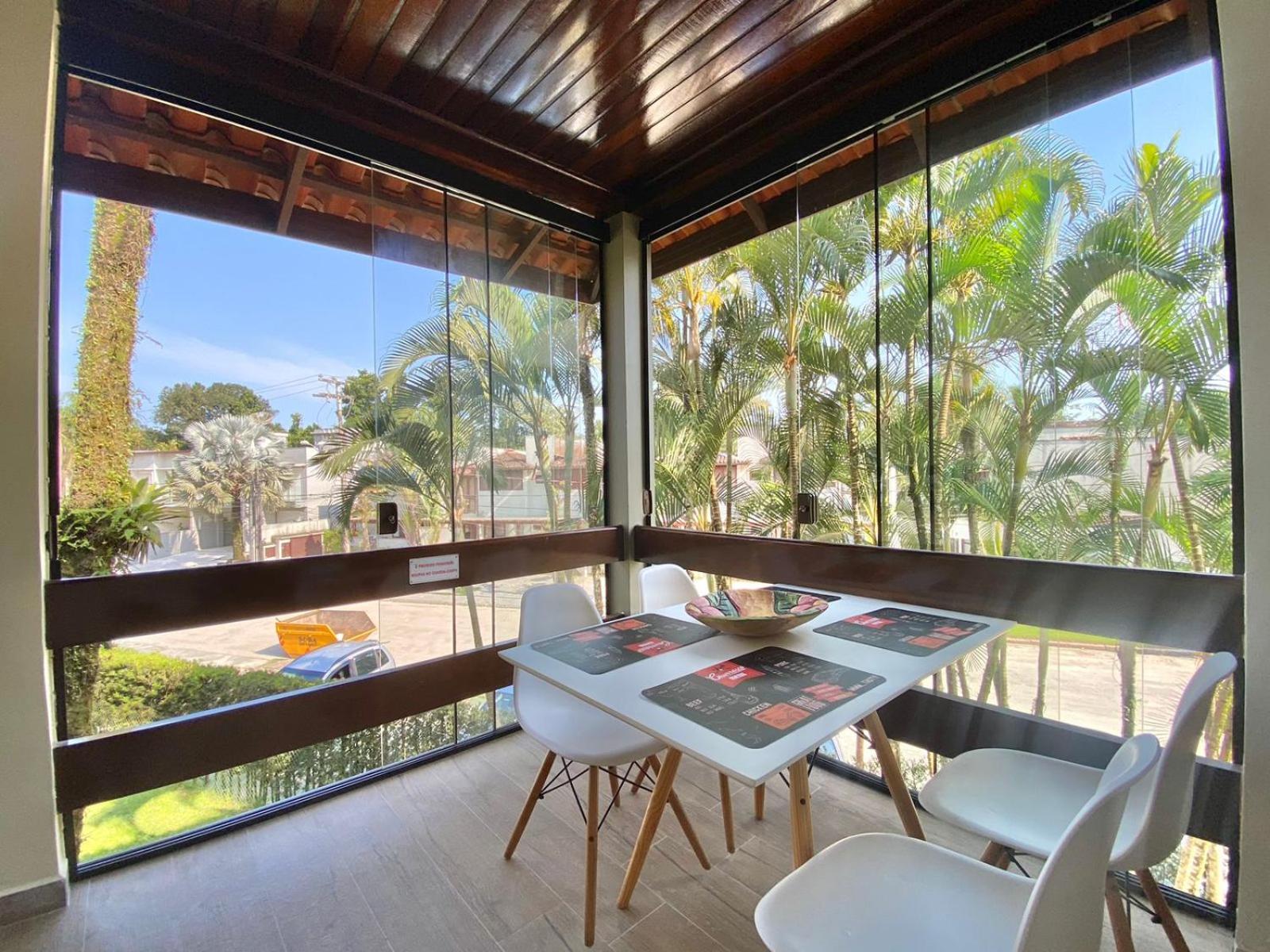 FLAT COM VARANDA E SERVIÇOS NO RIVIERA GREEN