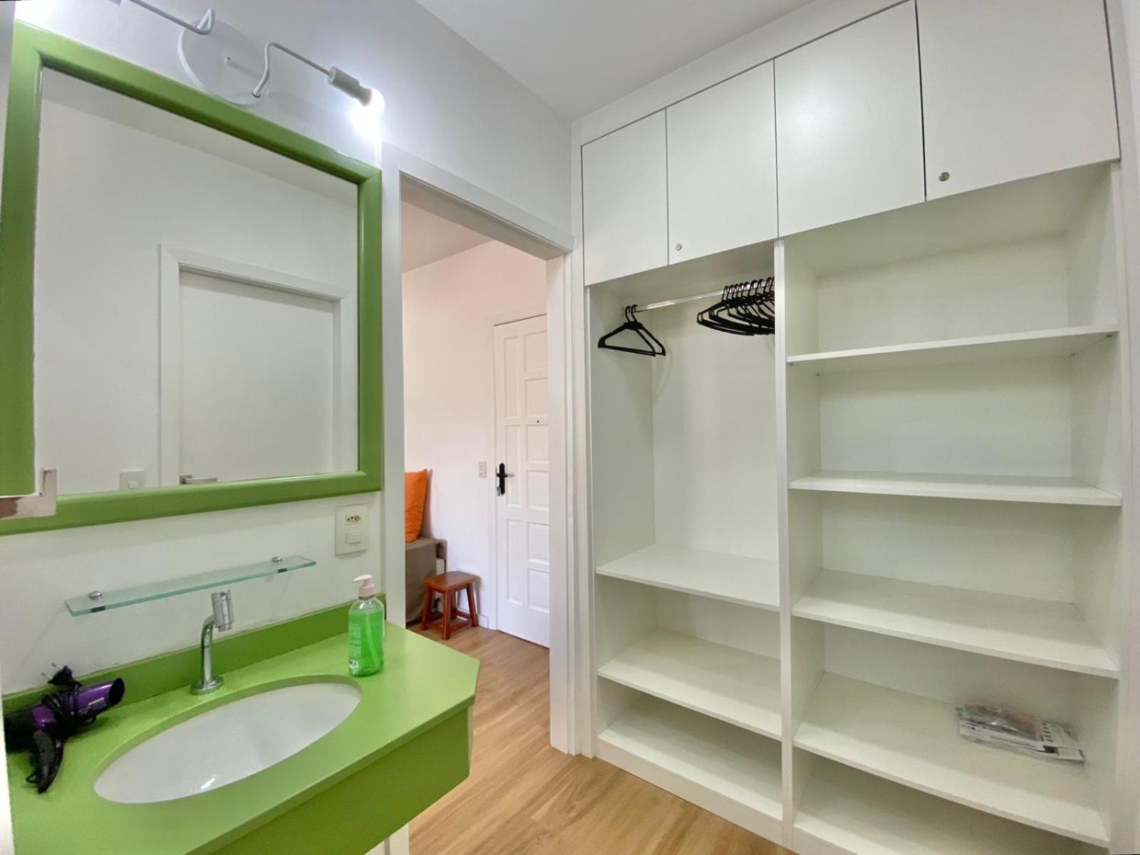 FLAT COM VARANDA E SERVIÇOS NO RIVIERA GREEN