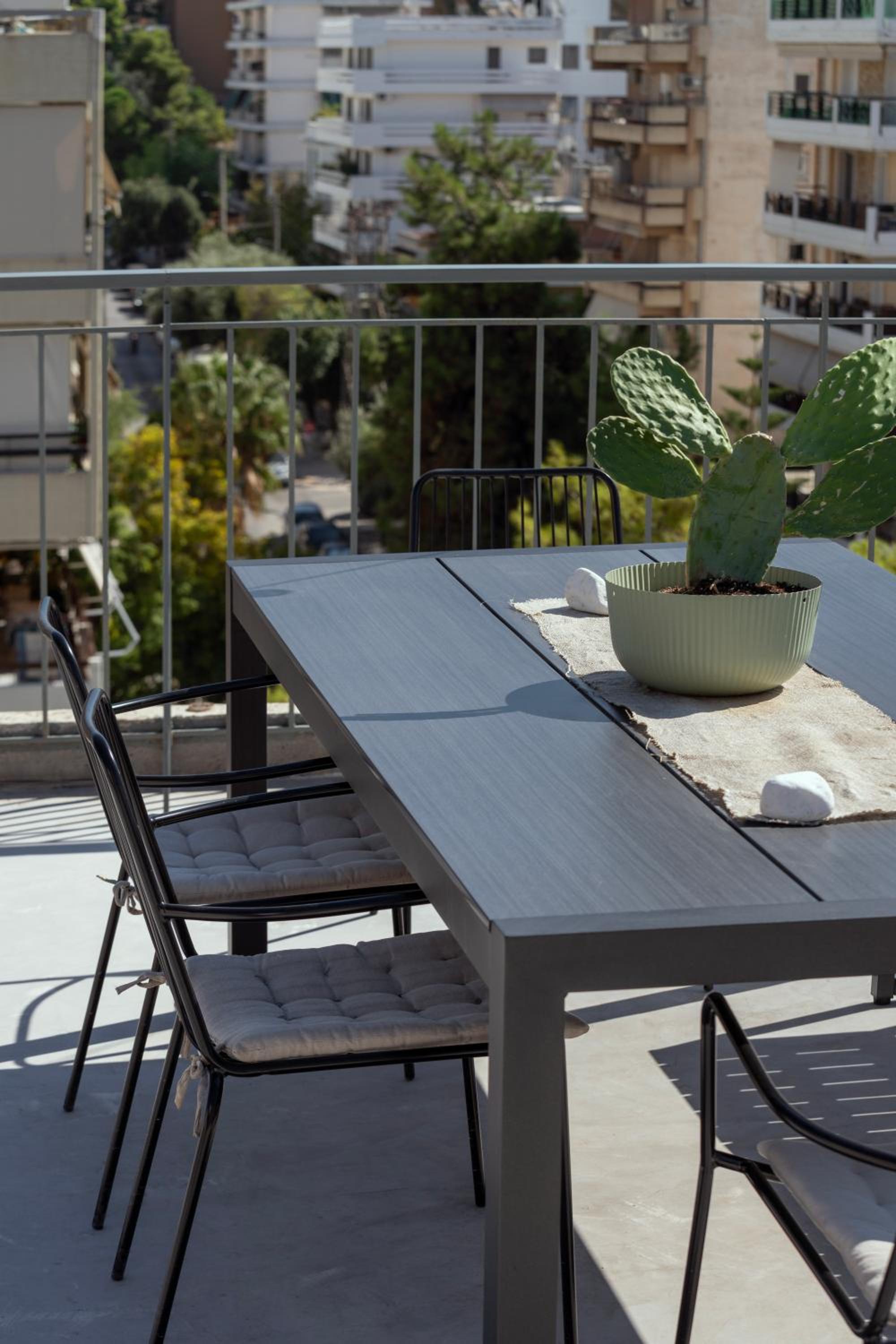 One Shade of Grey Loft with Private Terrace