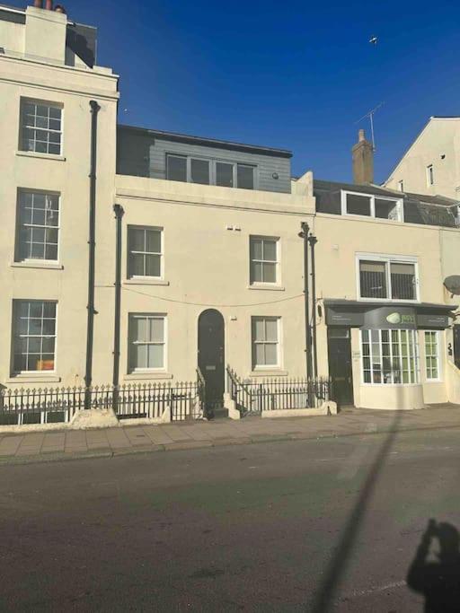 House by the Sea, Worthing