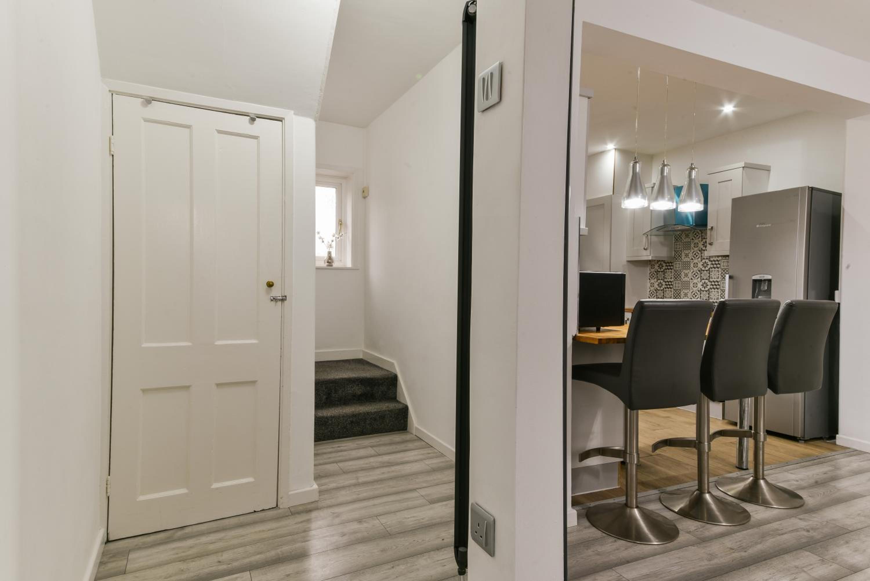 2-Bed House, Bromley, Free Parking, 30 min to Central London - Sleeps 6