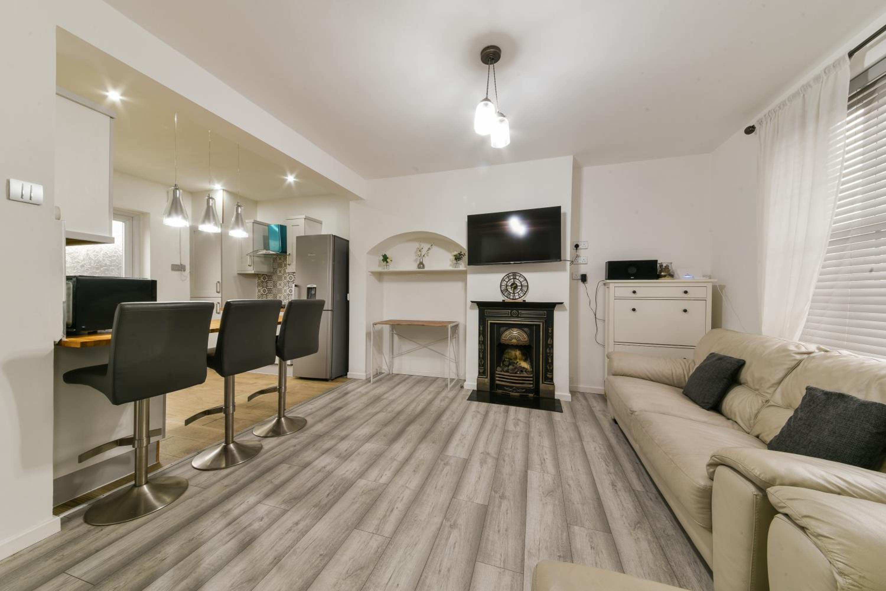 2-Bed House, Bromley, Free Parking, 30 min to Central London - Sleeps 6