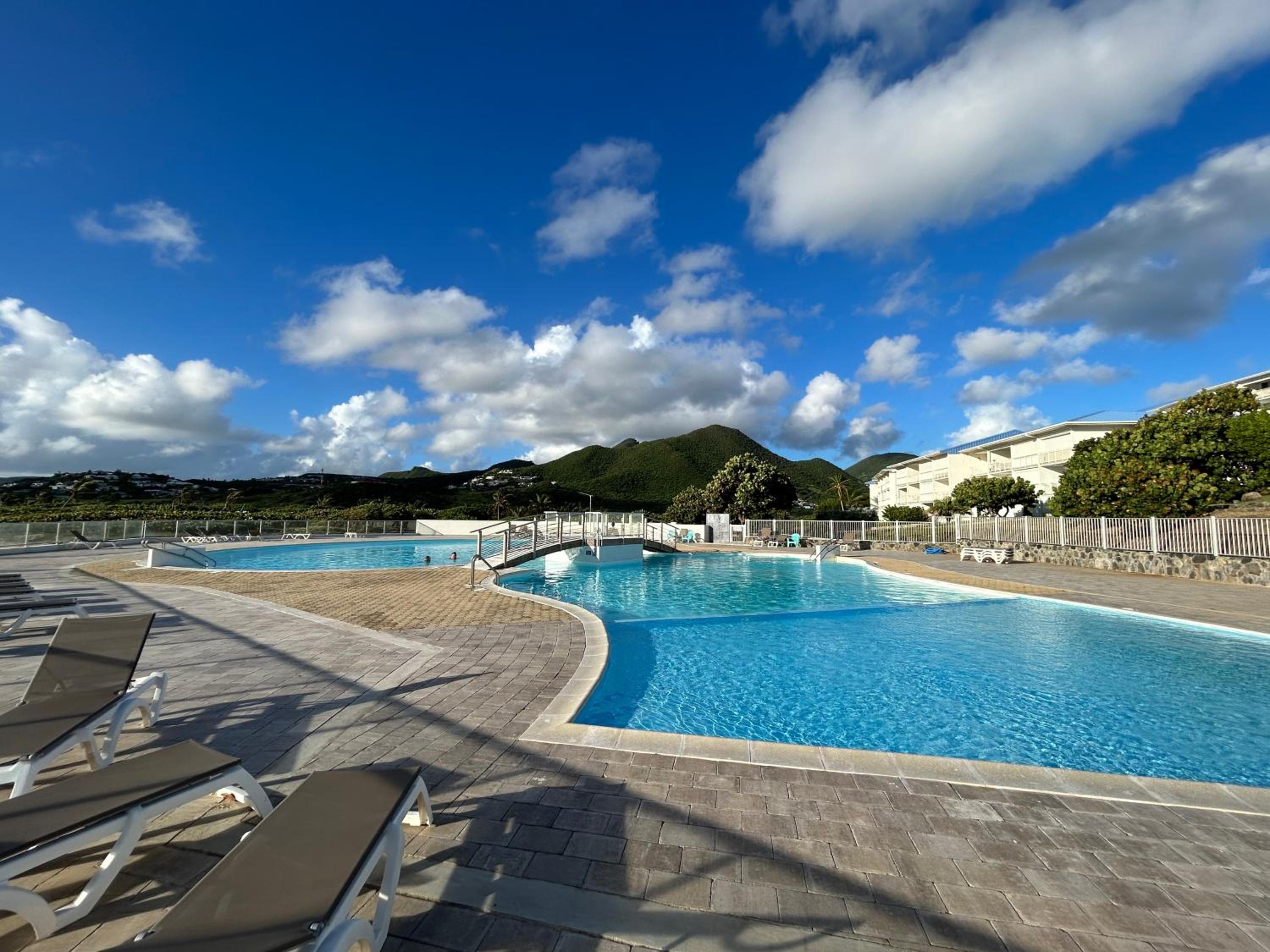Newly Renovated 1 Bedroom Condo With Amazing Seaview! Beachfront Pool!