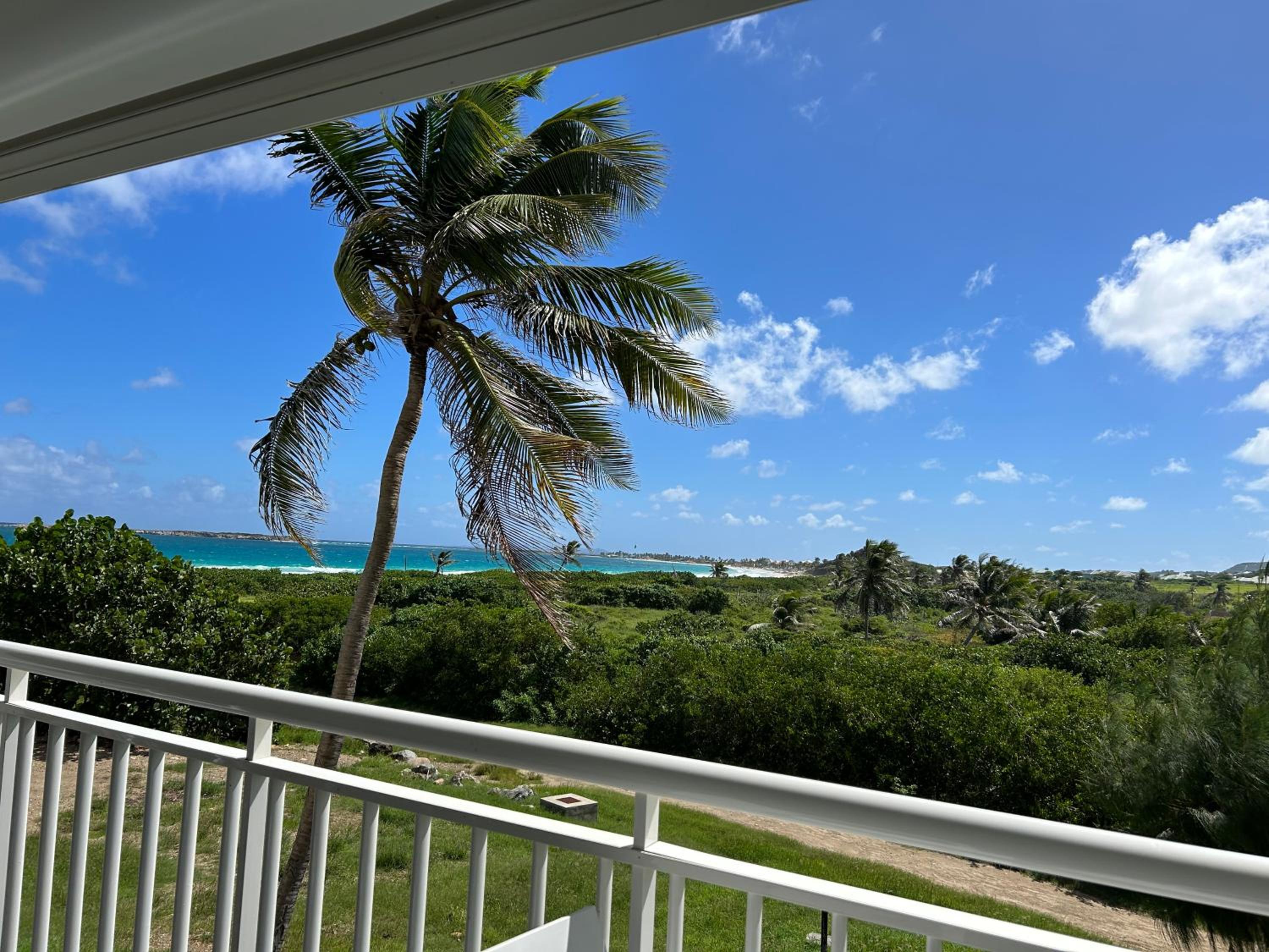 Newly Renovated 1 Bedroom Condo With Amazing Seaview! Beachfront Pool!