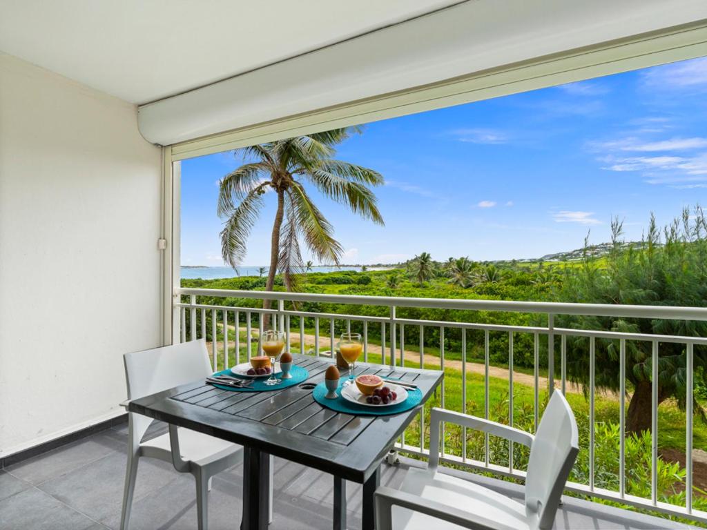 Newly Renovated 1 Bedroom Condo With Amazing Seaview! Beachfront Pool!