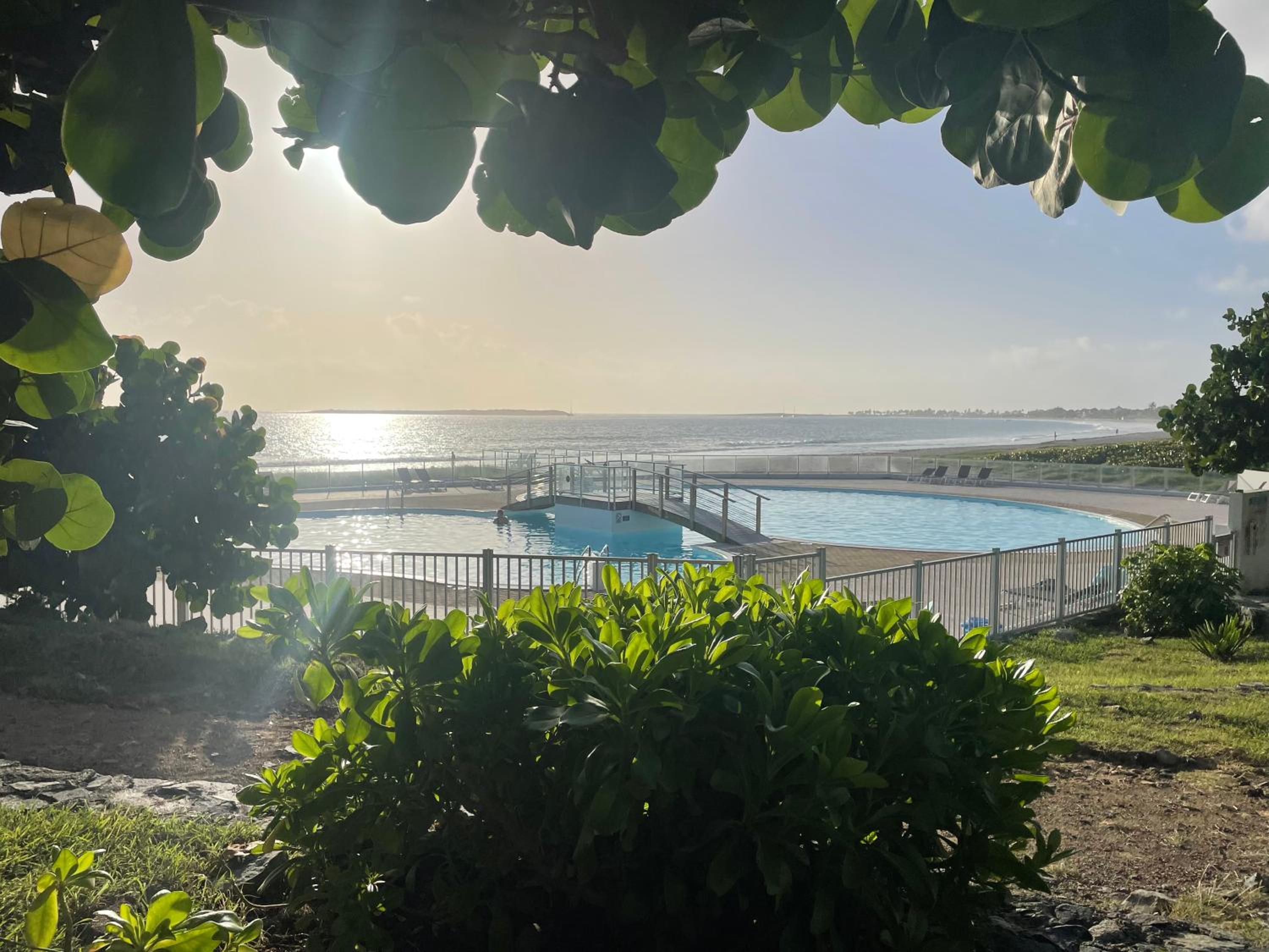 Newly Renovated 1 Bedroom Condo With Amazing Seaview! Beachfront Pool!