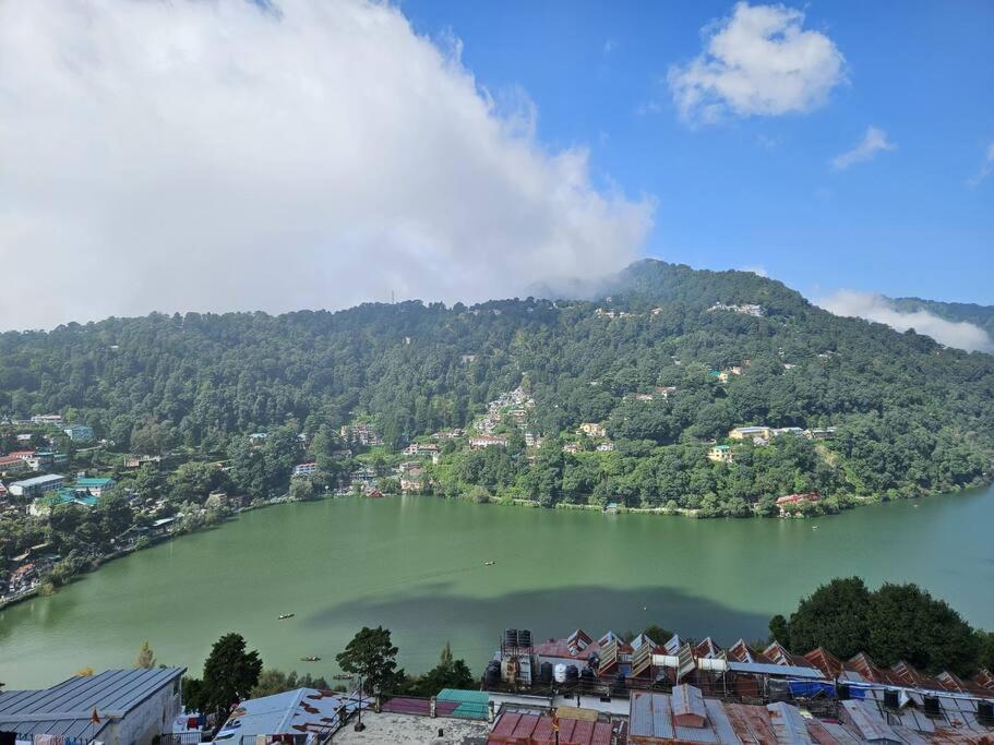 Gayatri Niwas - Luxury Private room with Ensuit Bathroom - Lake View and Mountain View view 3