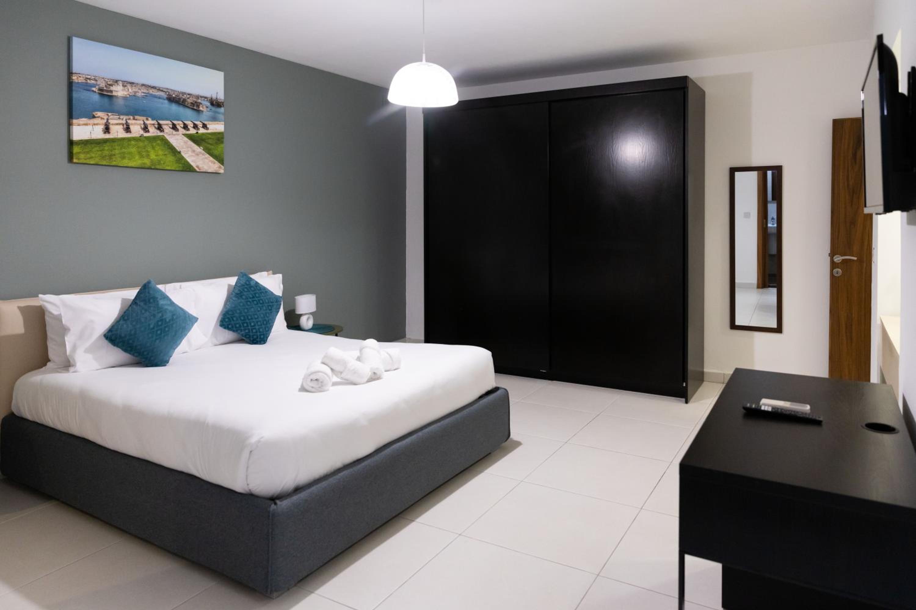 Modern Central 2BR Flat in Valletta by Arco Collection view 3