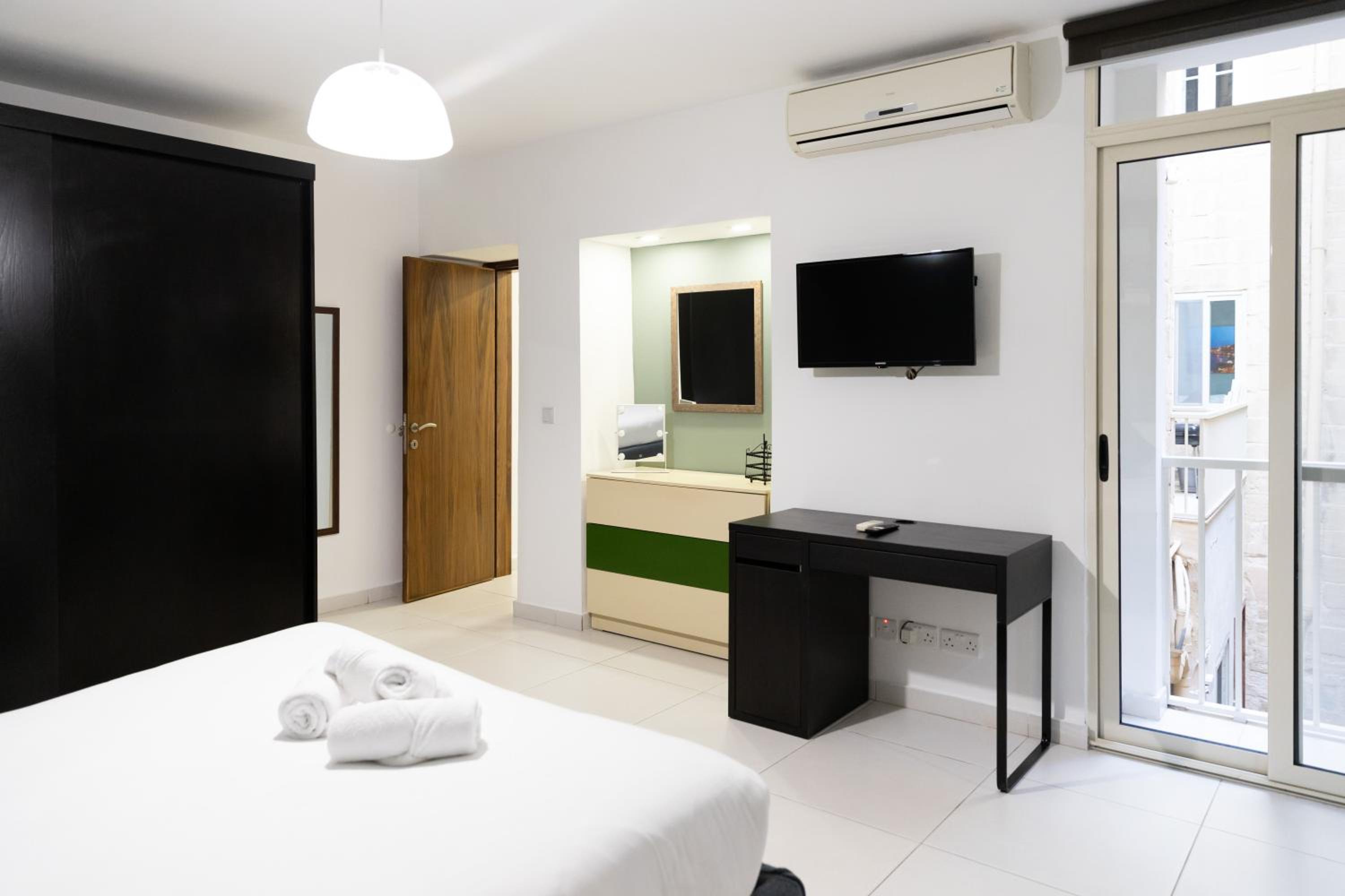 Modern Central 2BR Flat in Valletta by Arco Collection view 4