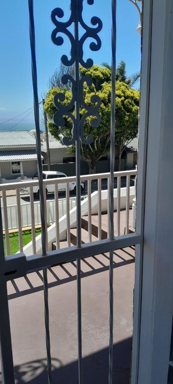 Twin Palms Accommodations view 5