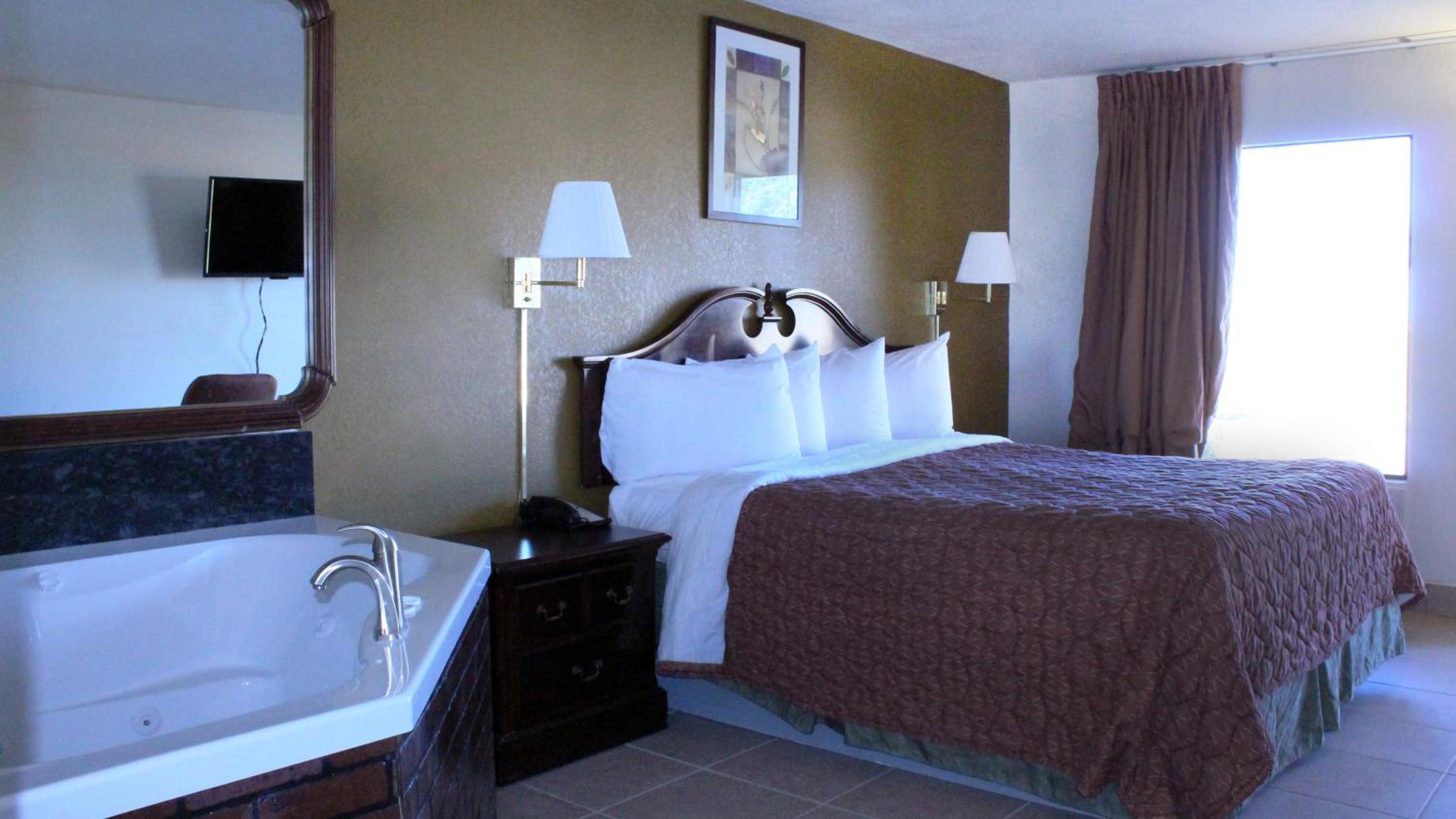 Royal Inn & Suites view 4