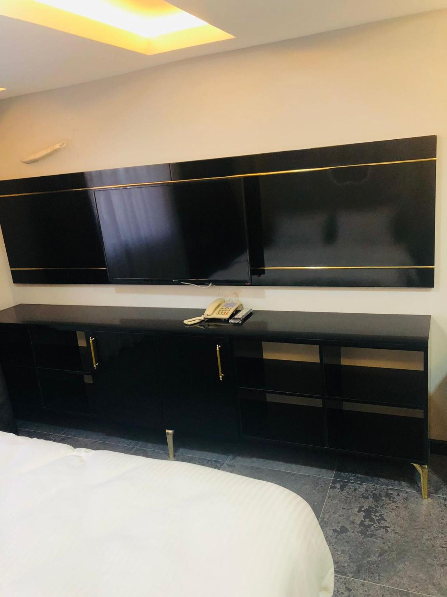 KY Continental Apartments - Image 5