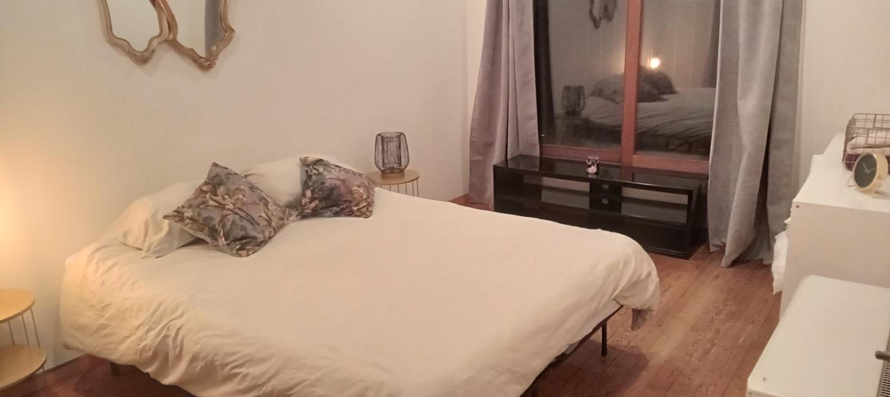 Art Deco - Two bedroom apartment