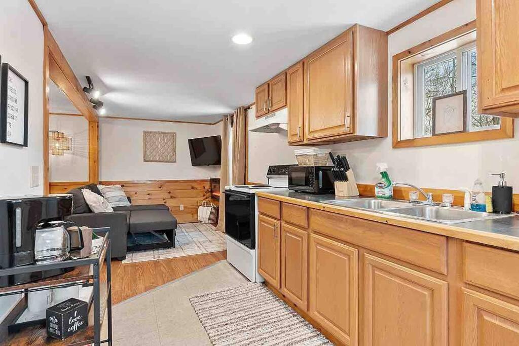 Ski,Hike,Relax Retreat WITH private Hot tub lll view 2
