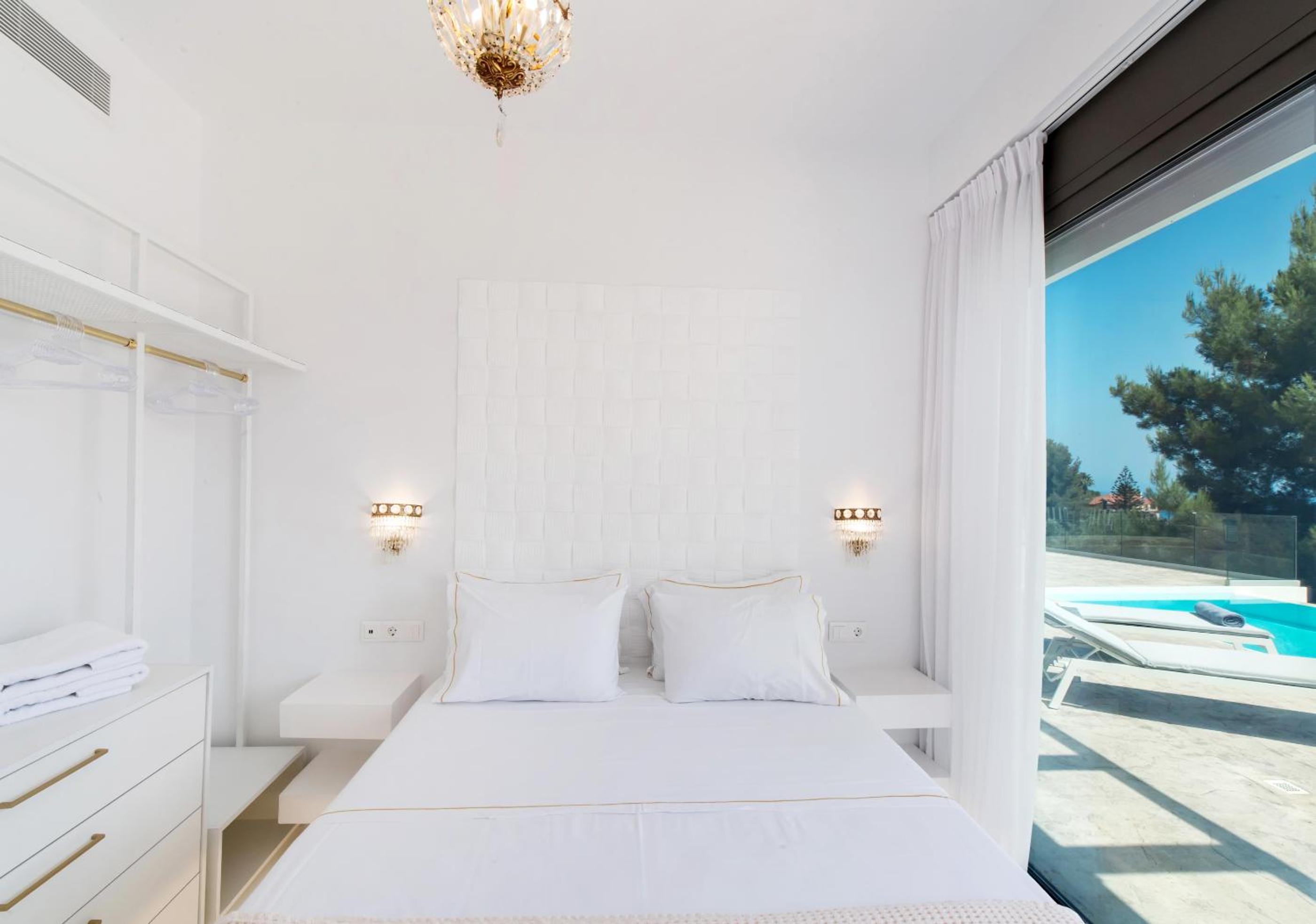 Villa Gaia - Divine private villa with pool, close to beach photo 2