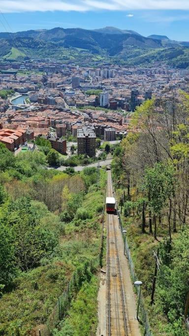 Nuevo, luminoso y céntrico. Parking gratis
