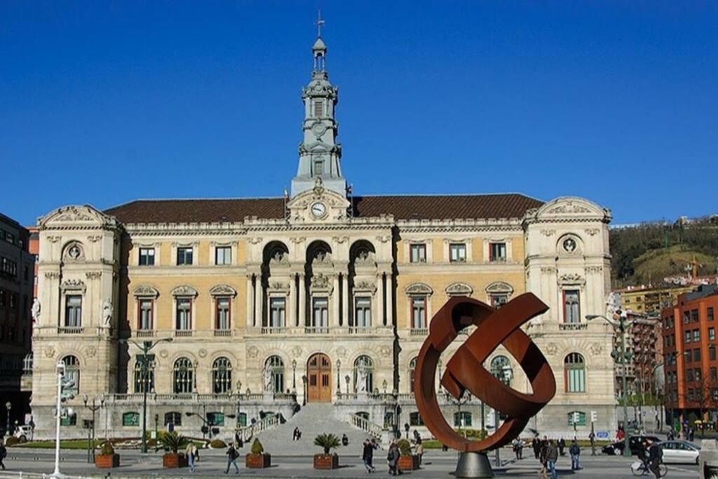 Nuevo, luminoso y céntrico. Parking gratis