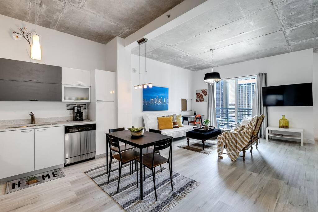 Beautiful Loft in Downtown Miami For 4 people 2208