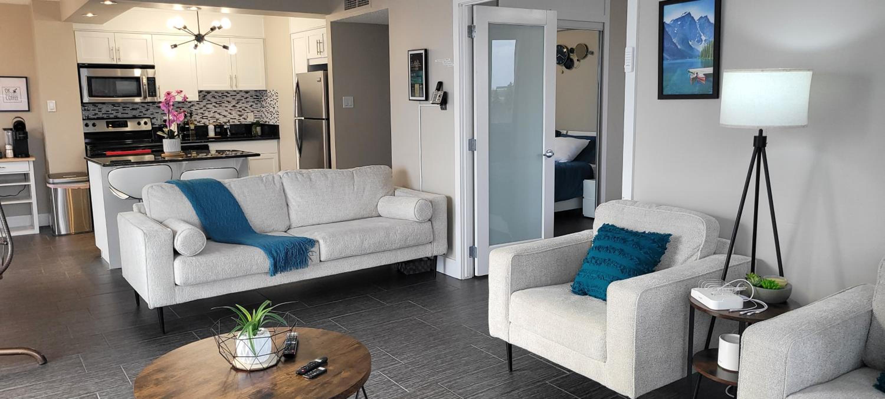 Smart Stylish Downtown Condo- 2 bedrooms