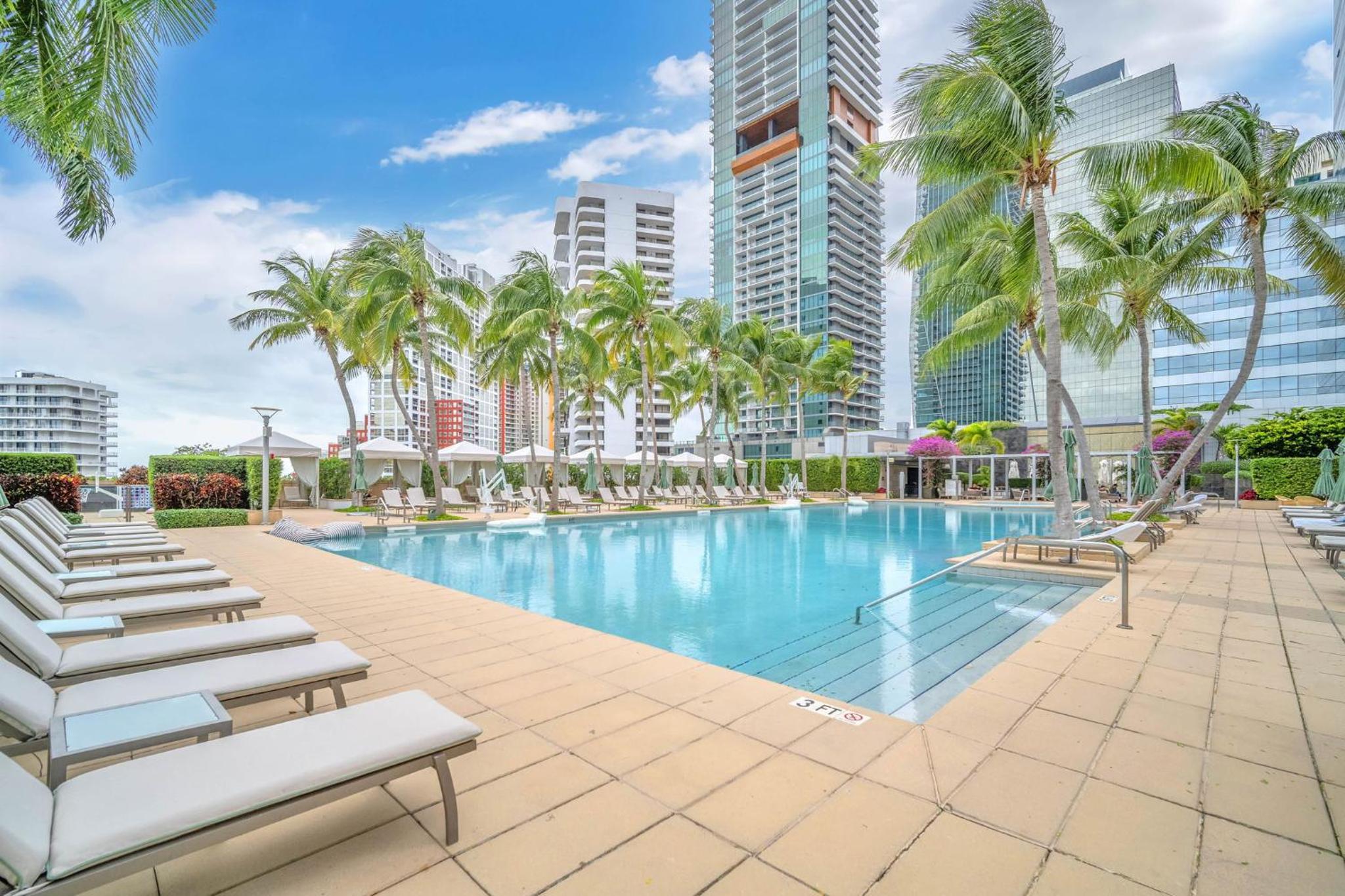 2 Bedroom OR King Studio Suites Four Seasons Hotel Miami Free Wi-Fi & Free Parking