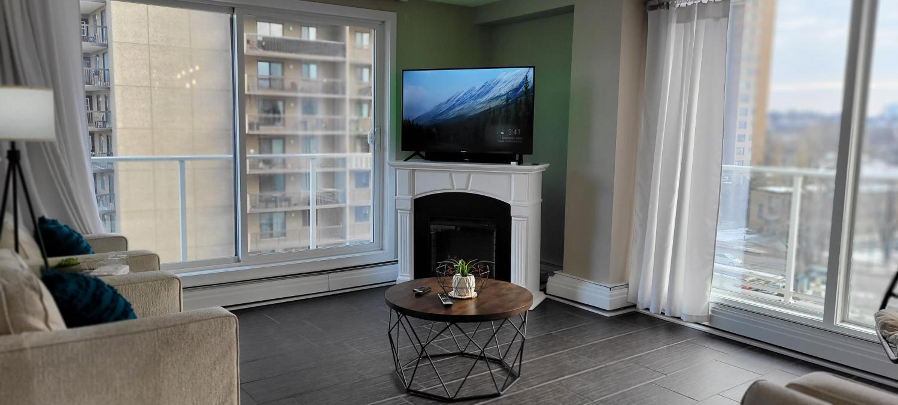 Smart Stylish Downtown Condo- 2 bedrooms