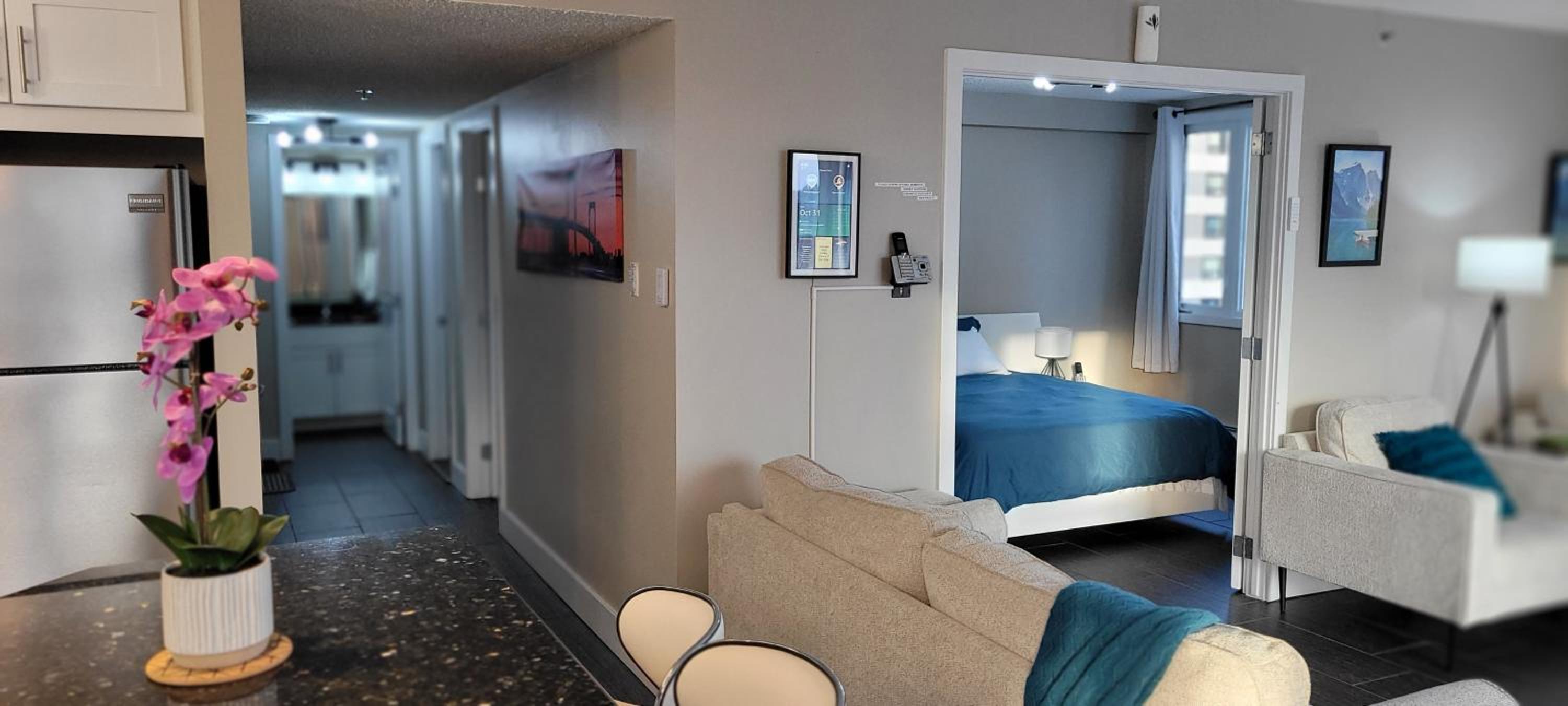 Smart Stylish Downtown Condo- 2 bedrooms