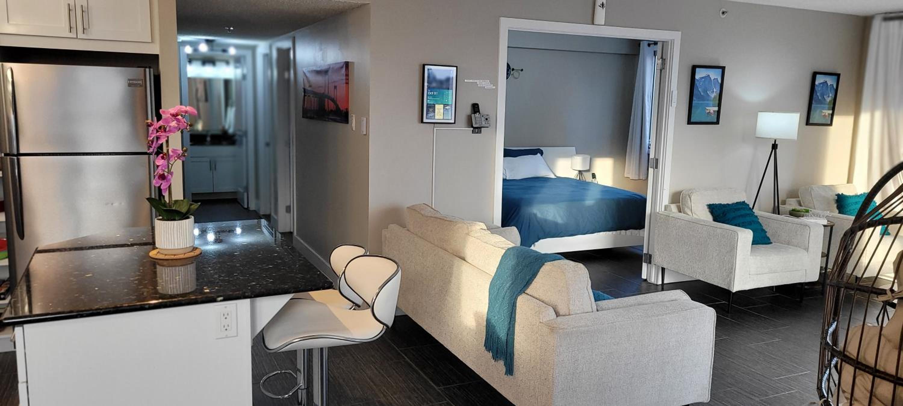 Smart Stylish Downtown Condo- 2 bedrooms