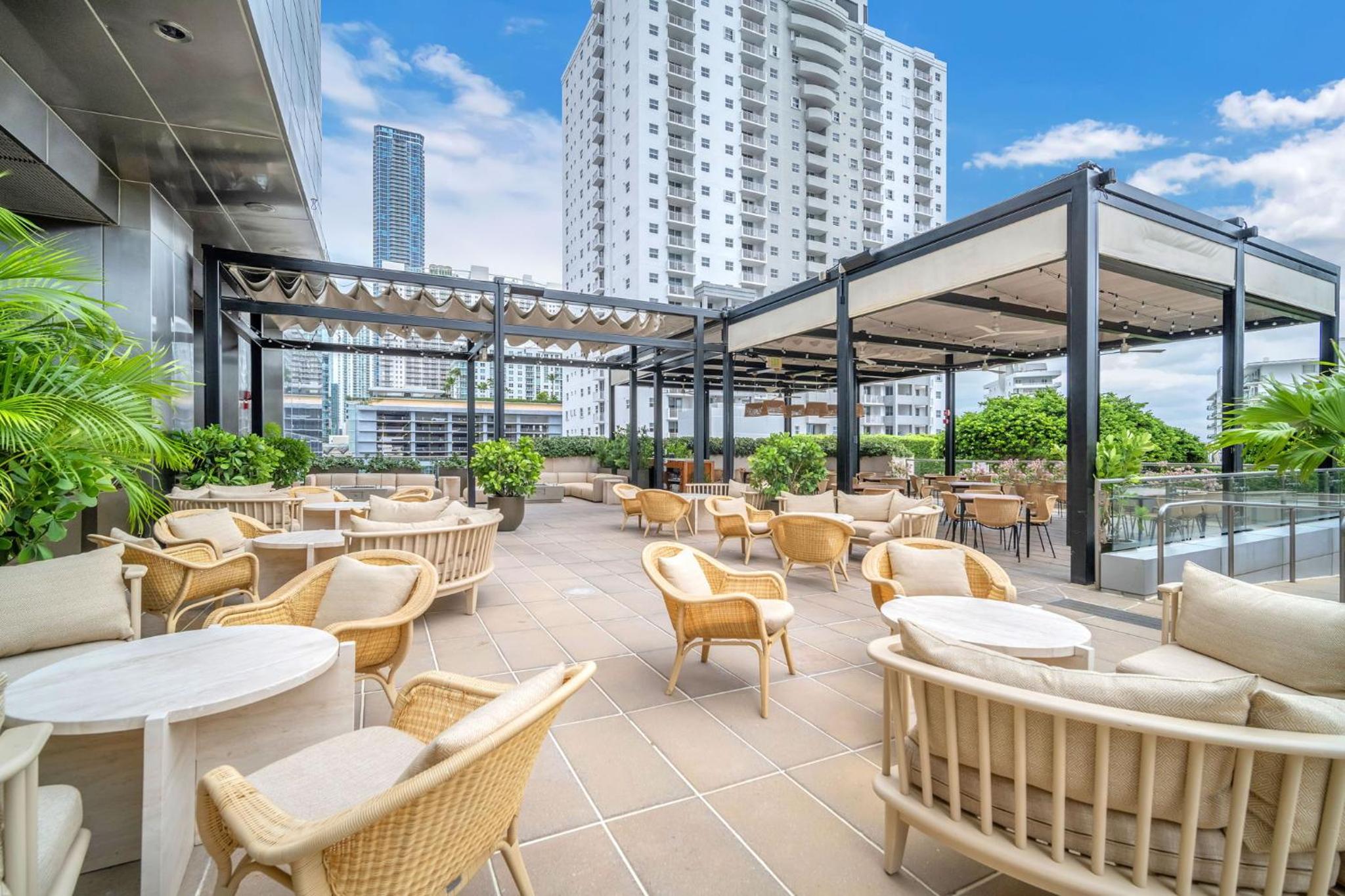 2 Bedroom OR King Studio Suites Four Seasons Hotel Miami Free Wi-Fi & Free Parking