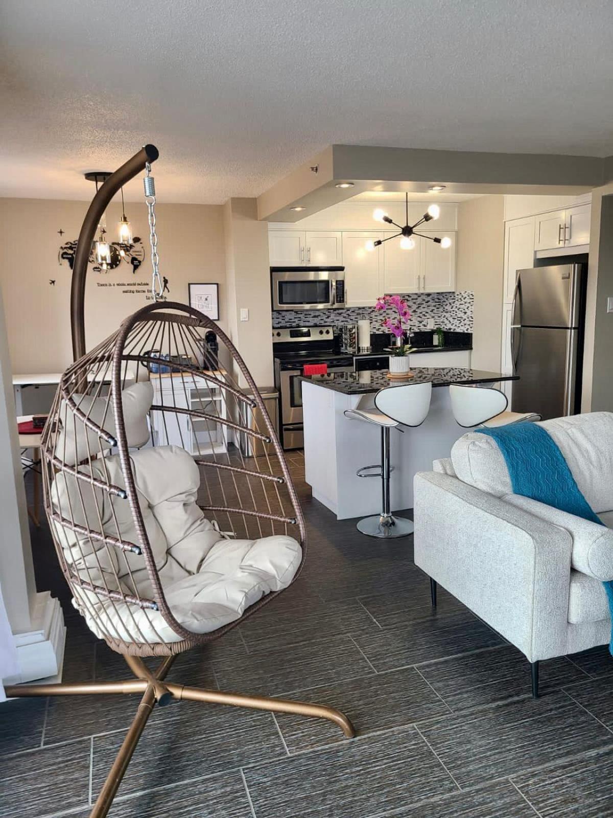 Smart Stylish Downtown Condo- 2 bedrooms