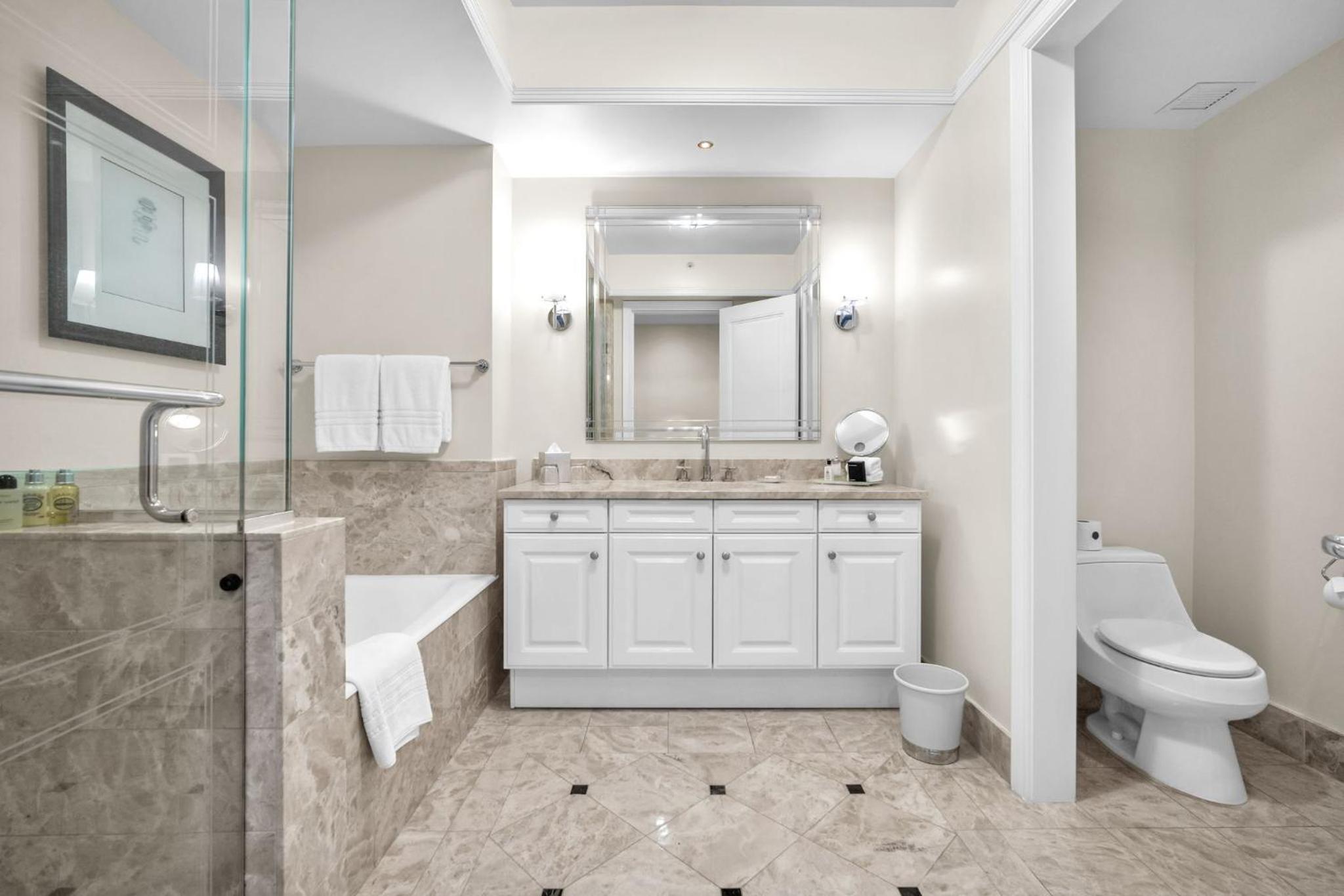 2 Bedroom OR King Studio Suites Four Seasons Hotel Miami Free Wi-Fi & Free Parking
