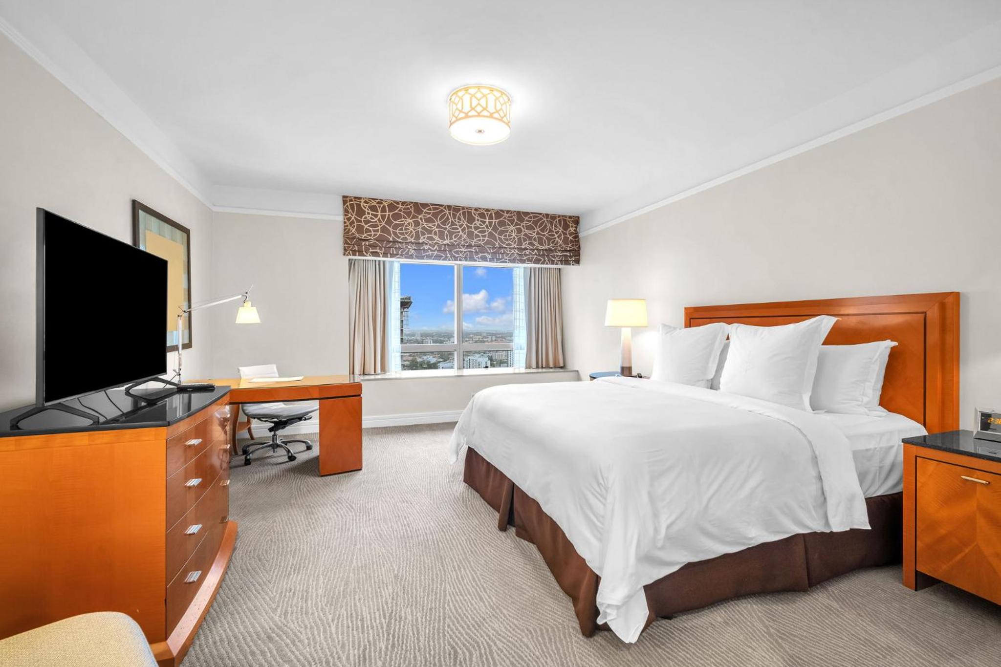 2 Bedroom OR King Studio Suites Four Seasons Hotel Miami Free Wi-Fi & Free Parking